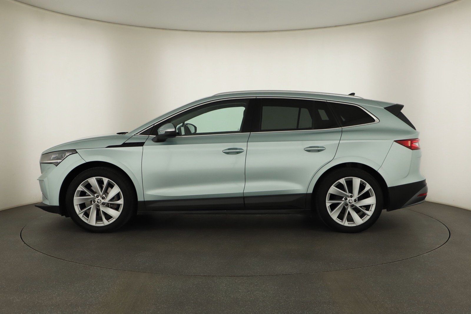 Škoda Enyaq iV, iV 80 (82 kWh), SoH 90% - fotka 3