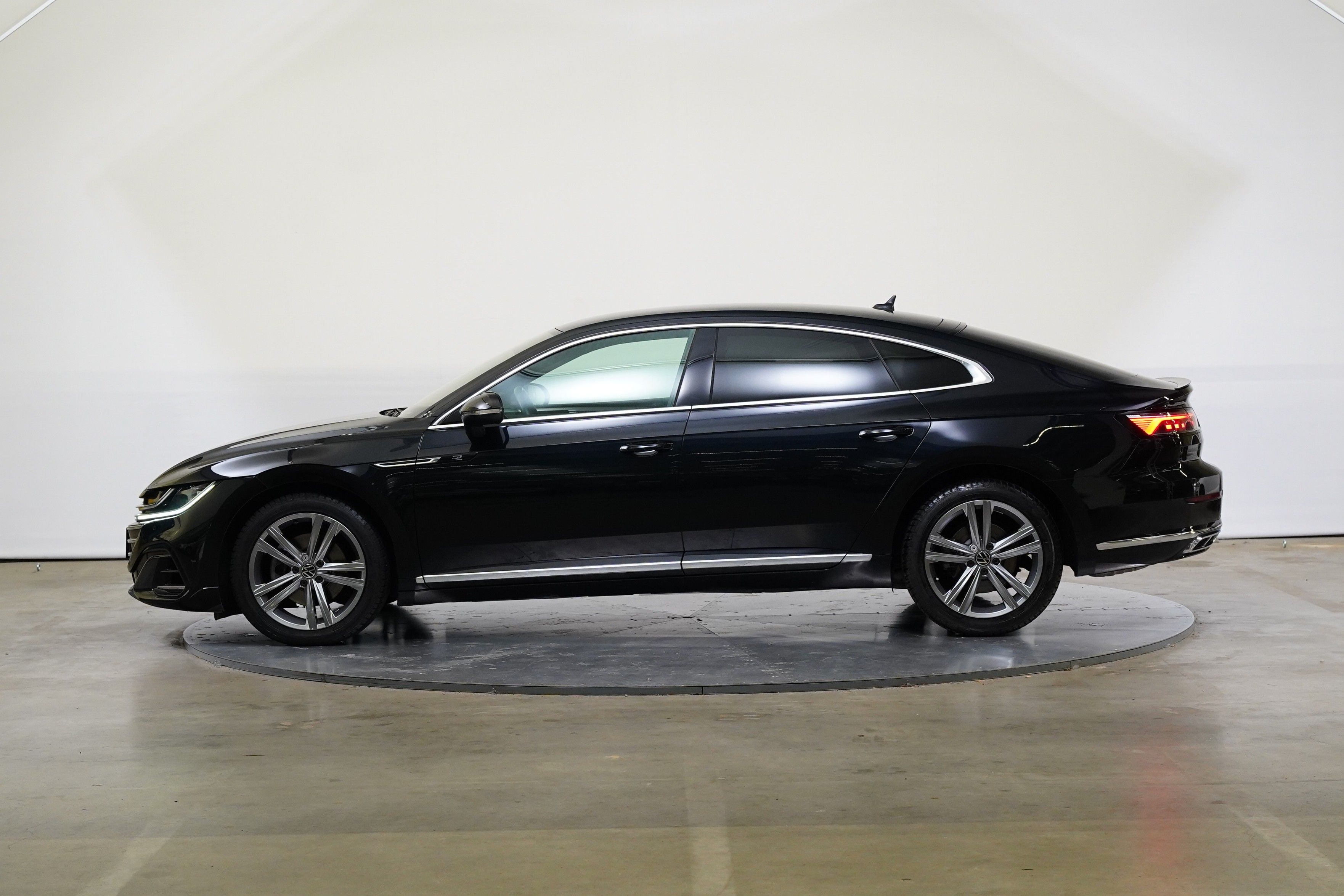 Volkswagen Arteon, 2.0 TSI 140 kW DSG R-Line - fotka 3