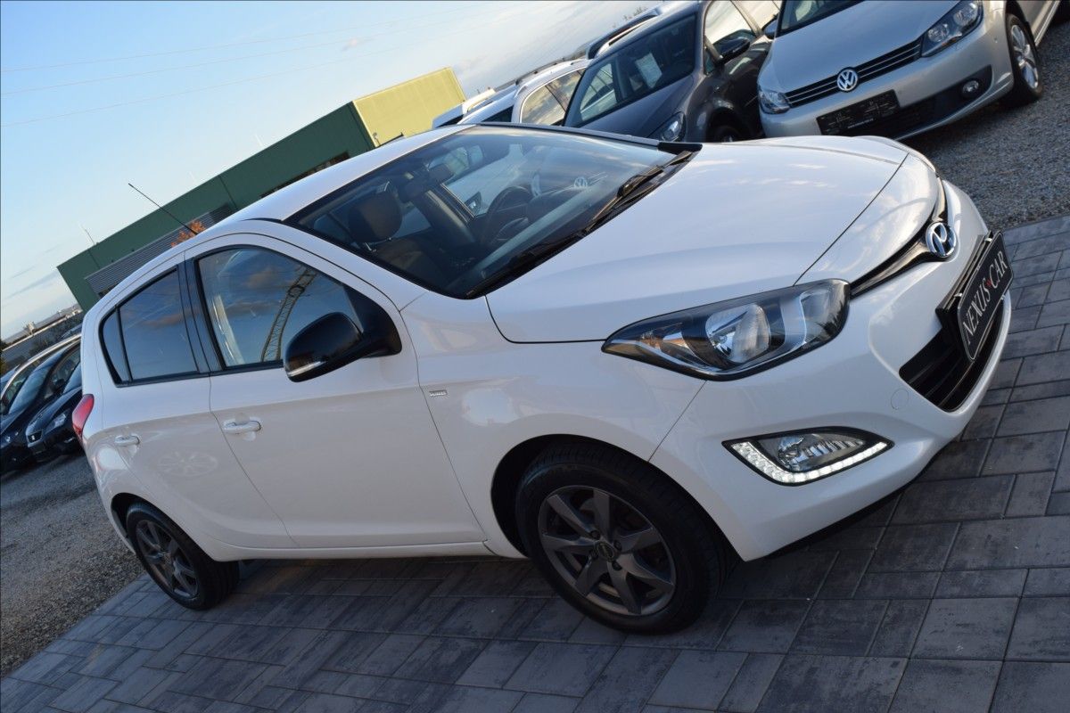 Hyundai i20, 1,3 i MPI PO SERVISE 2X ALU - fotka 4