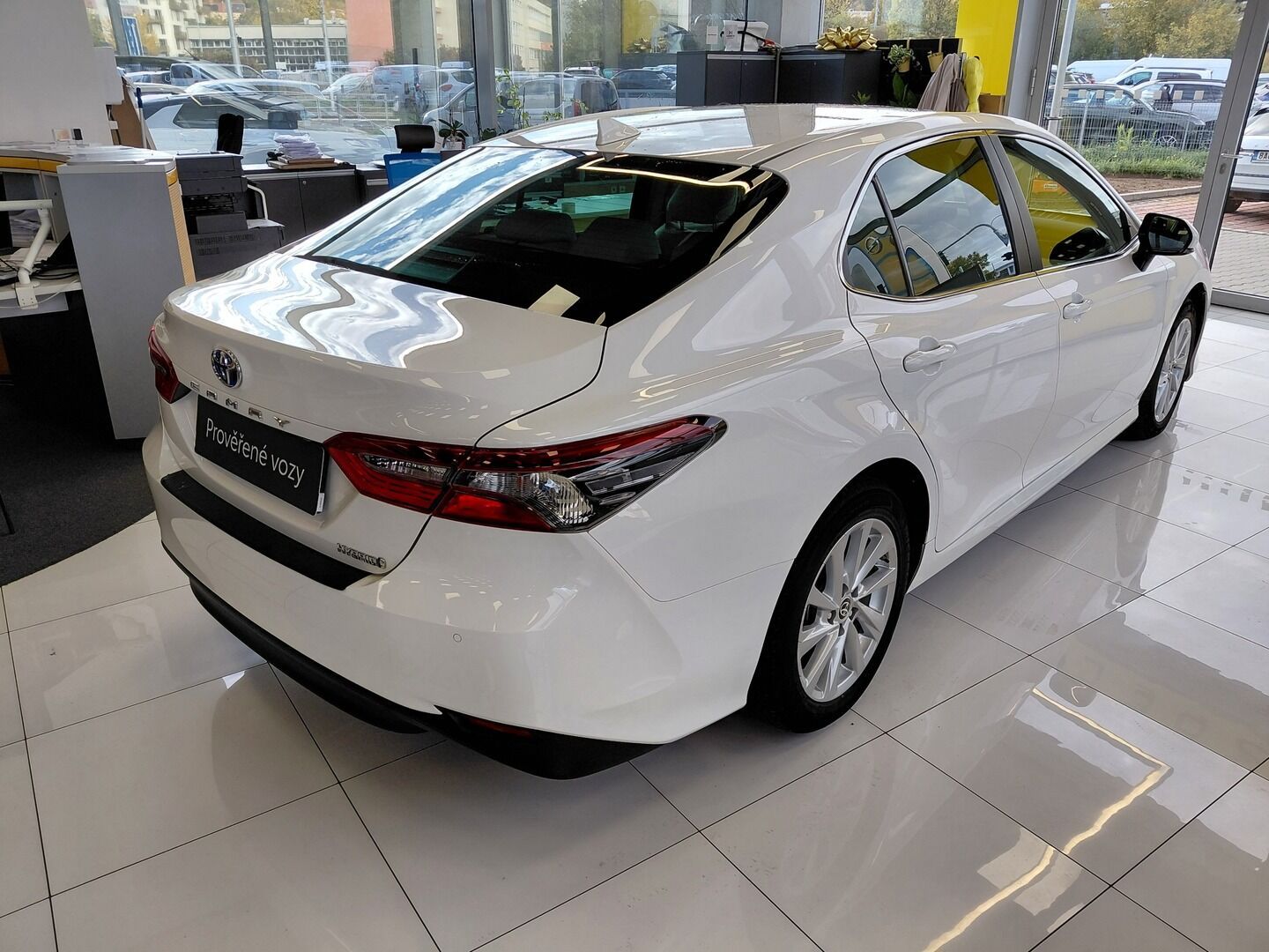 Toyota Camry, 2.5HEV 131KW Busines 2023 - fotka 3