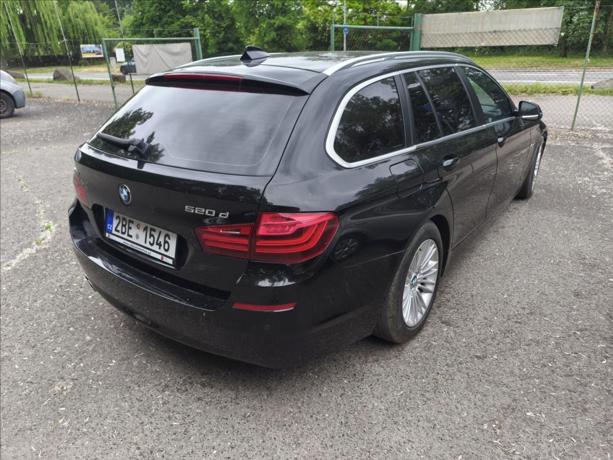 BMW Řada 5, 520d XDRIVE - fotka 4