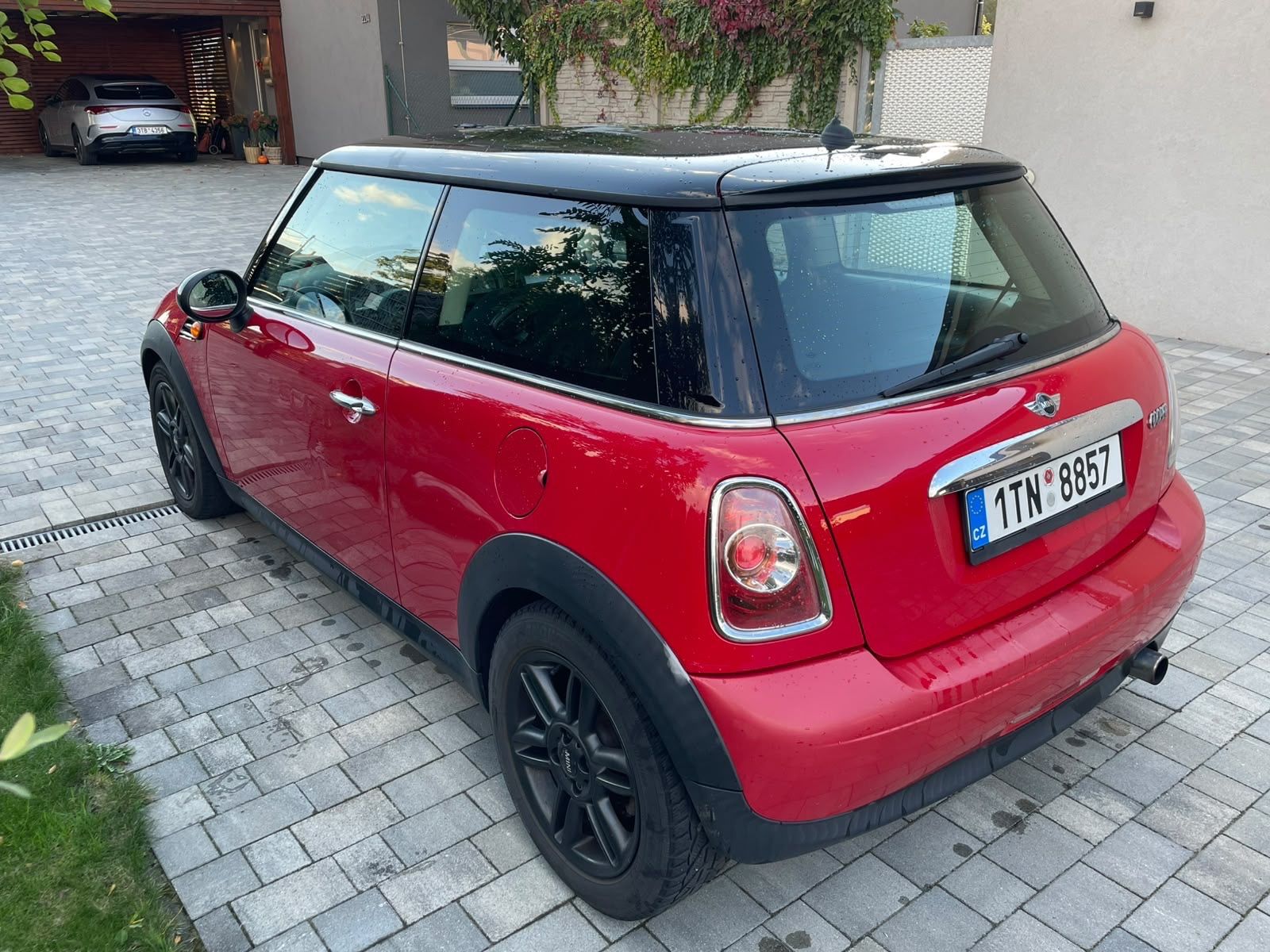 Mini Cooper, Pečlivě udržovaný Mini Cooper - fotka 6