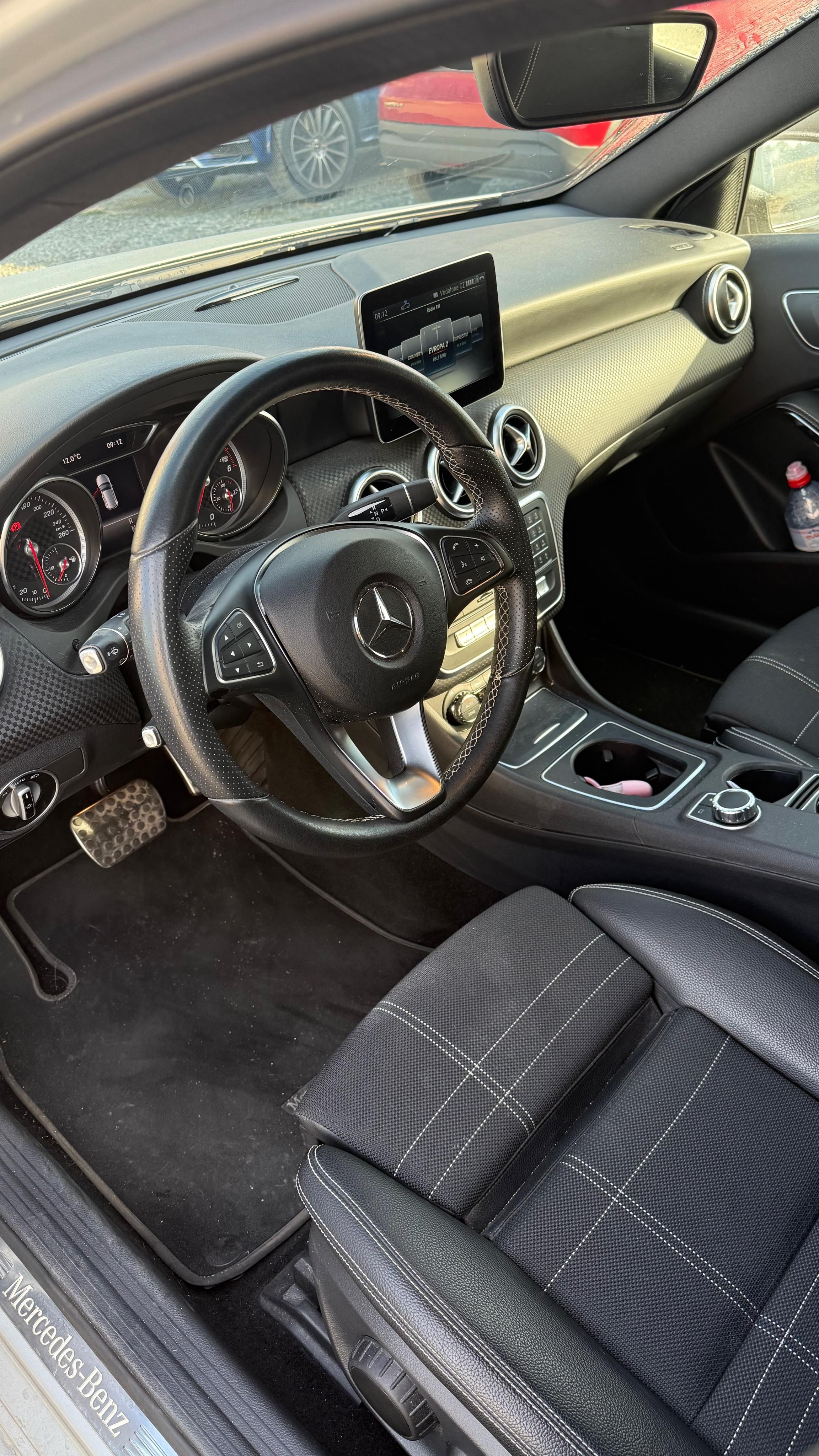 Mercedes-Benz Třídy A, Mercedes-Benz A 200d rv. 2016 - fotka 5