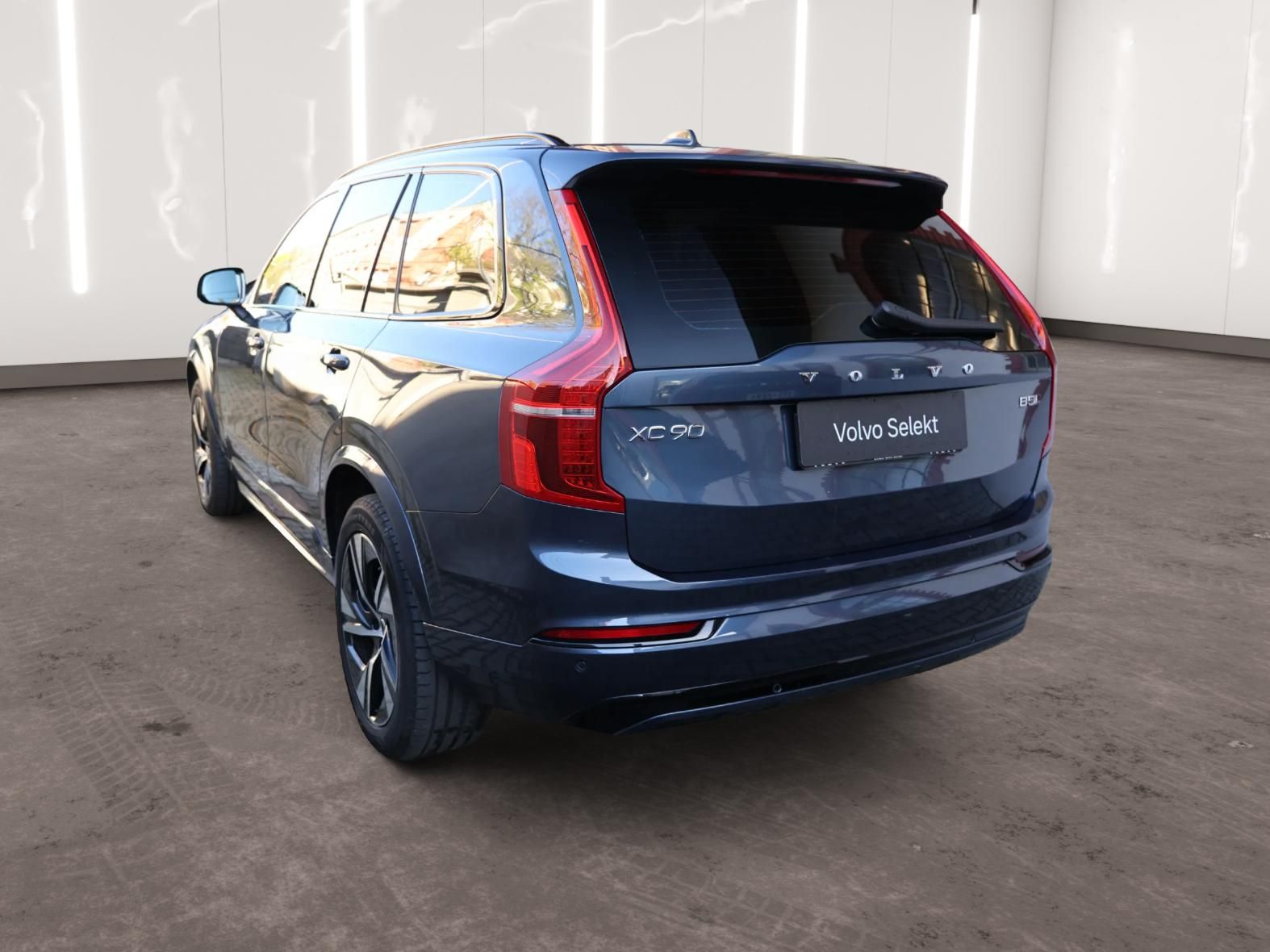 Volvo XC90, R-Design, B5 AWD mild hybrid - fotka 2