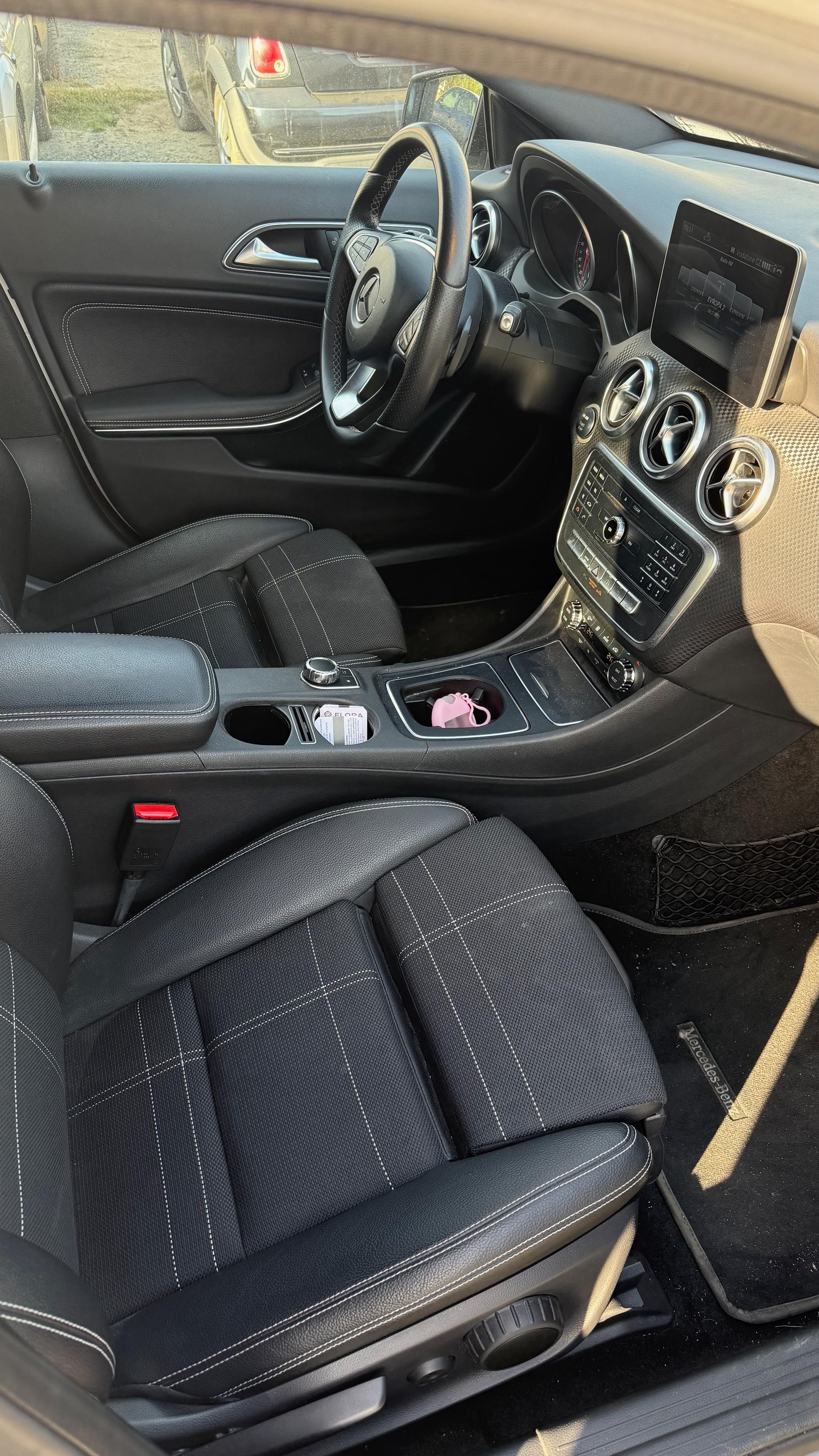 Mercedes-Benz Třídy A, Mercedes-Benz A 200d rv. 2016 - fotka 6