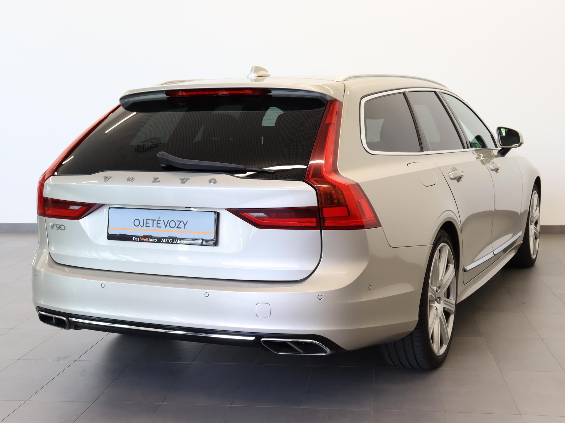 Volvo V90, D5 173kW AWD INSCRIPTION - fotka 2