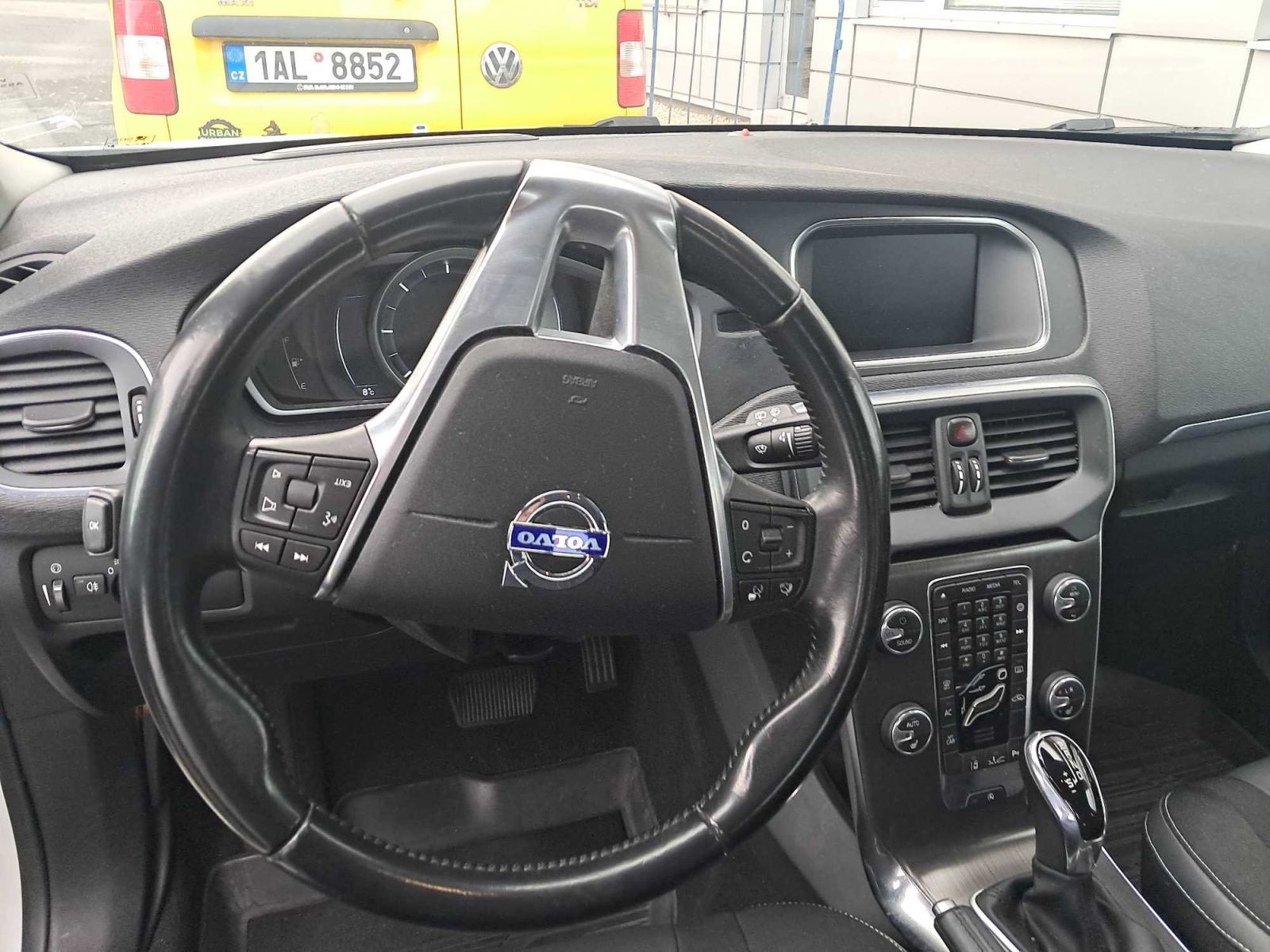 Volvo V40, 2.0 D3, Automat, Serv.kniha - fotka 3