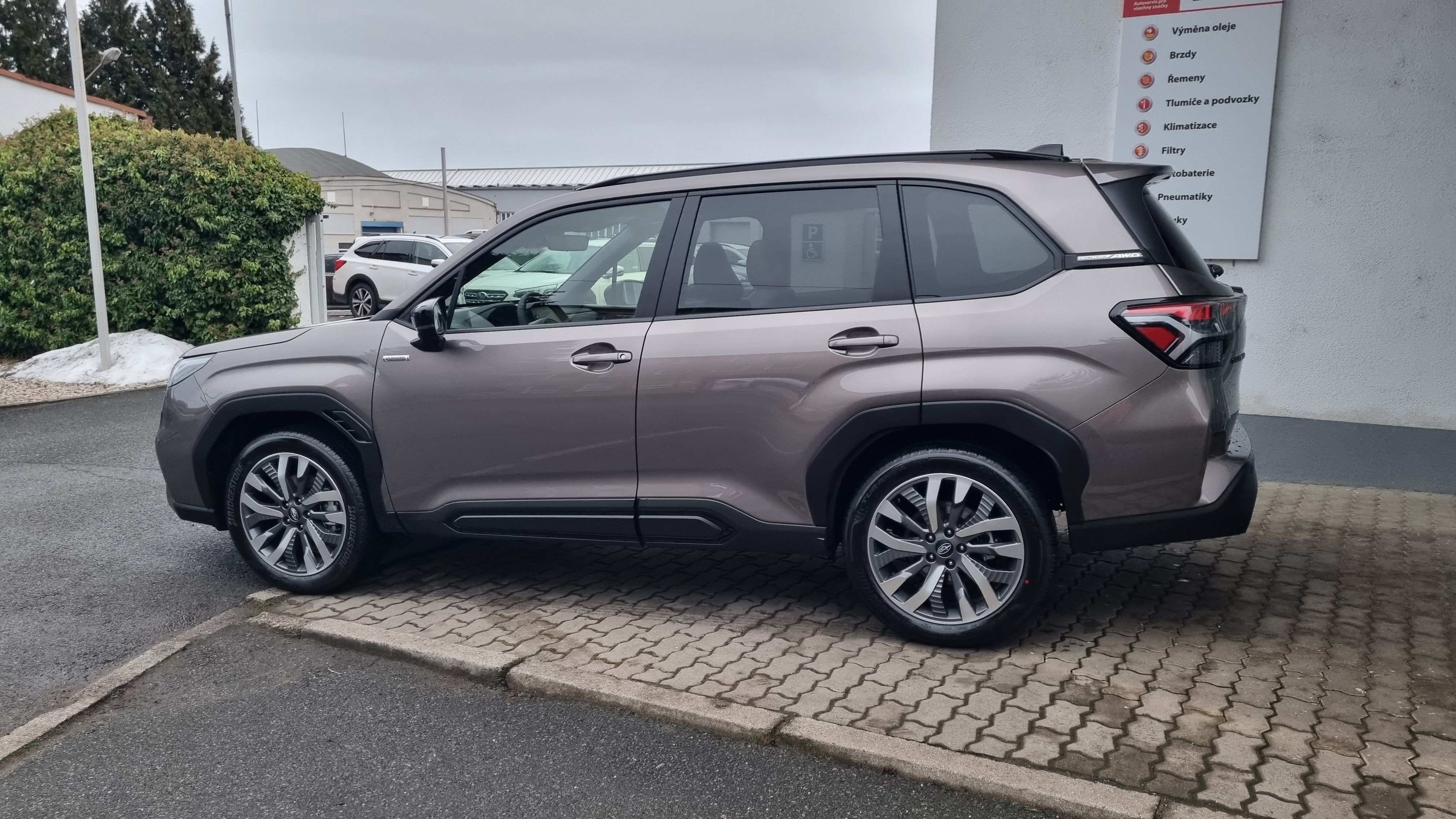 Subaru Forester, 2,0i CVT Touring + zimní kola - fotka 5