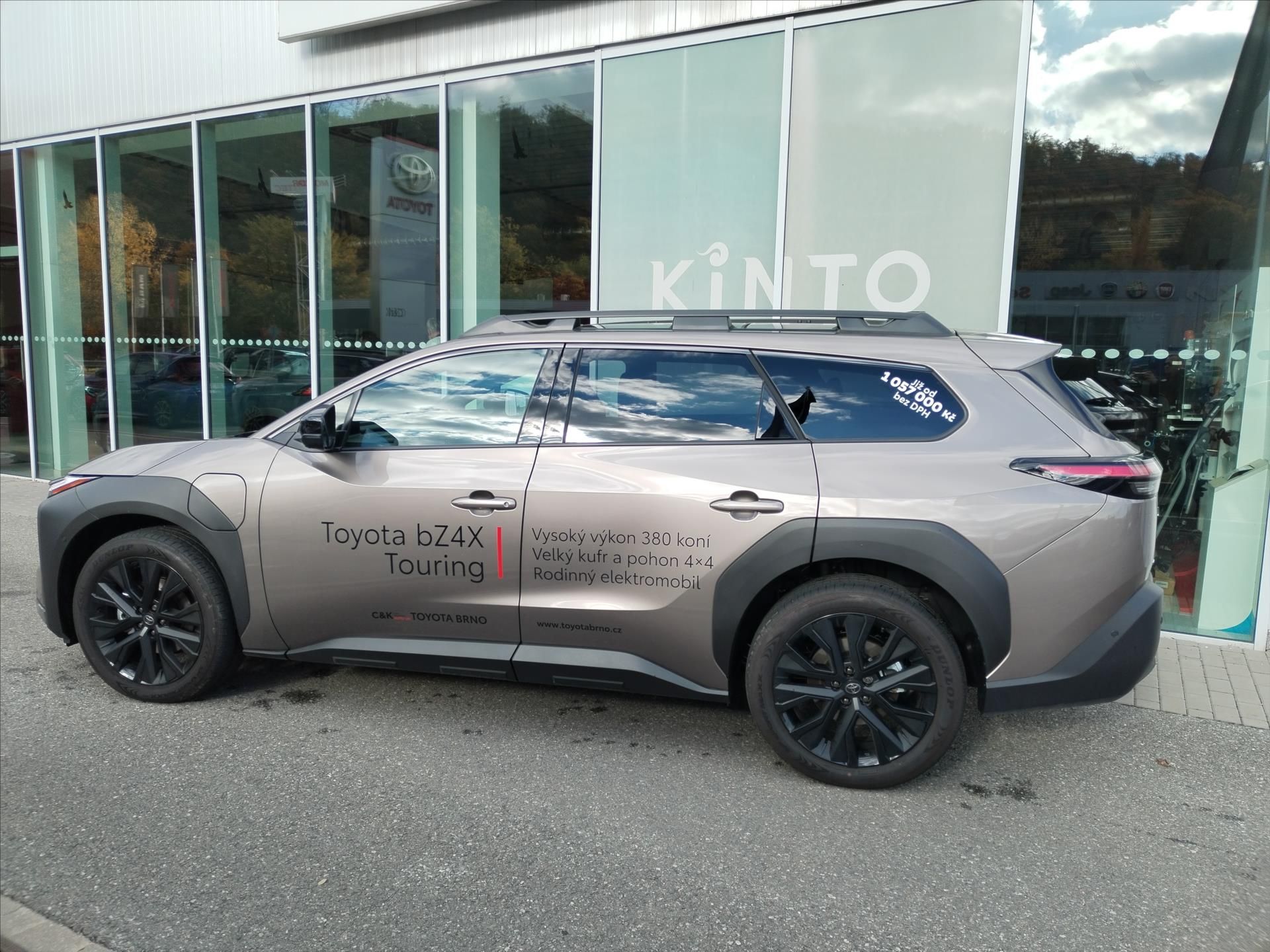 Toyota bZ4X, BEV 74,7 kWh  AWD TOURING EXEC - fotka 3