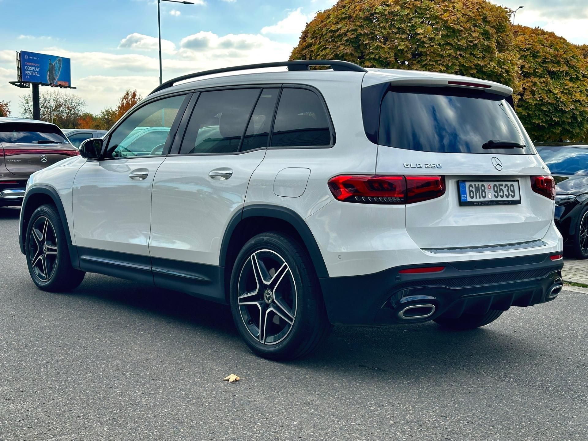 Mercedes-Benz GLB, 250 4M AMG Line - fotka 4
