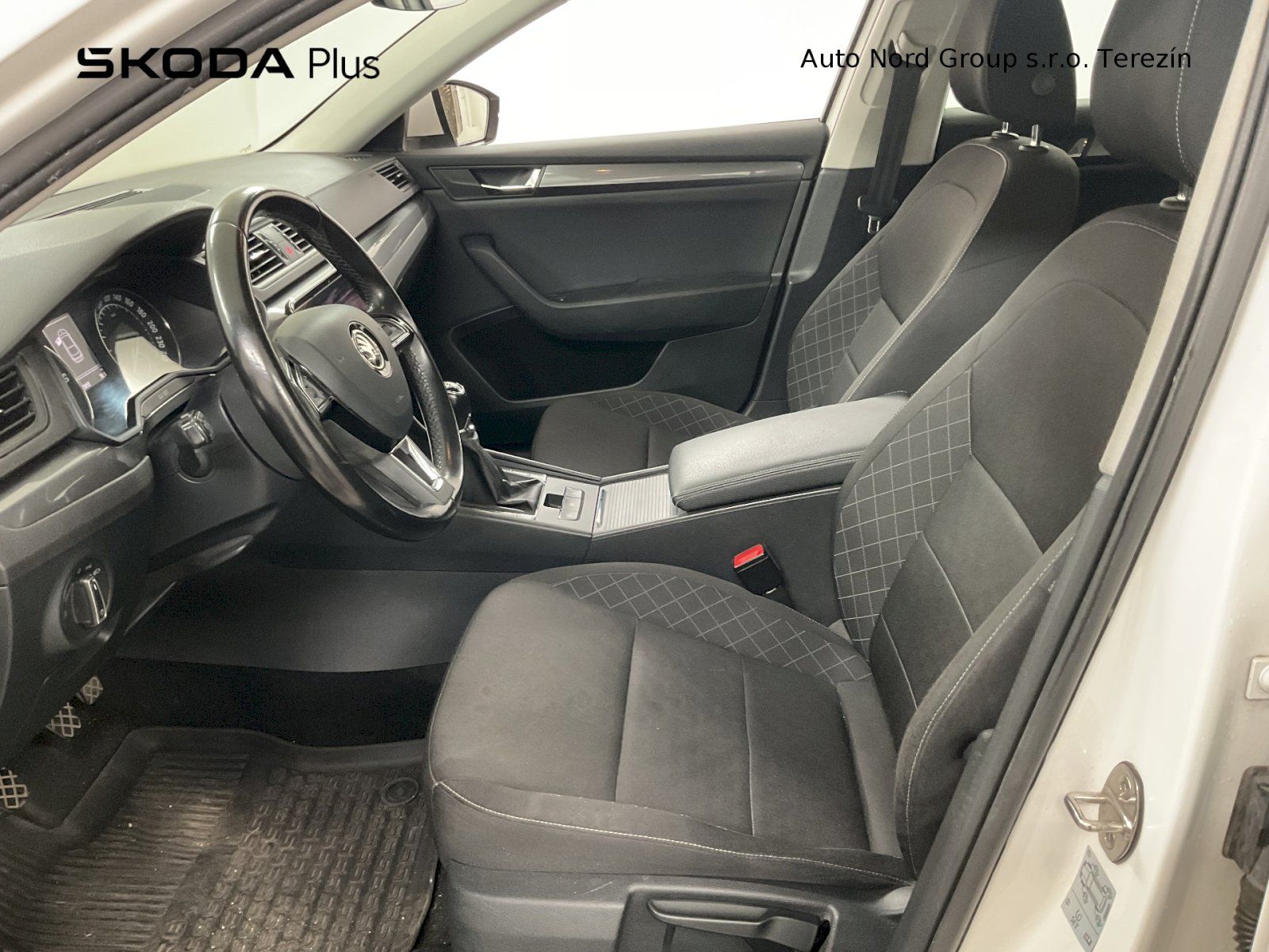 Škoda Superb, Active 2,0TDI 110kW man - fotka 5