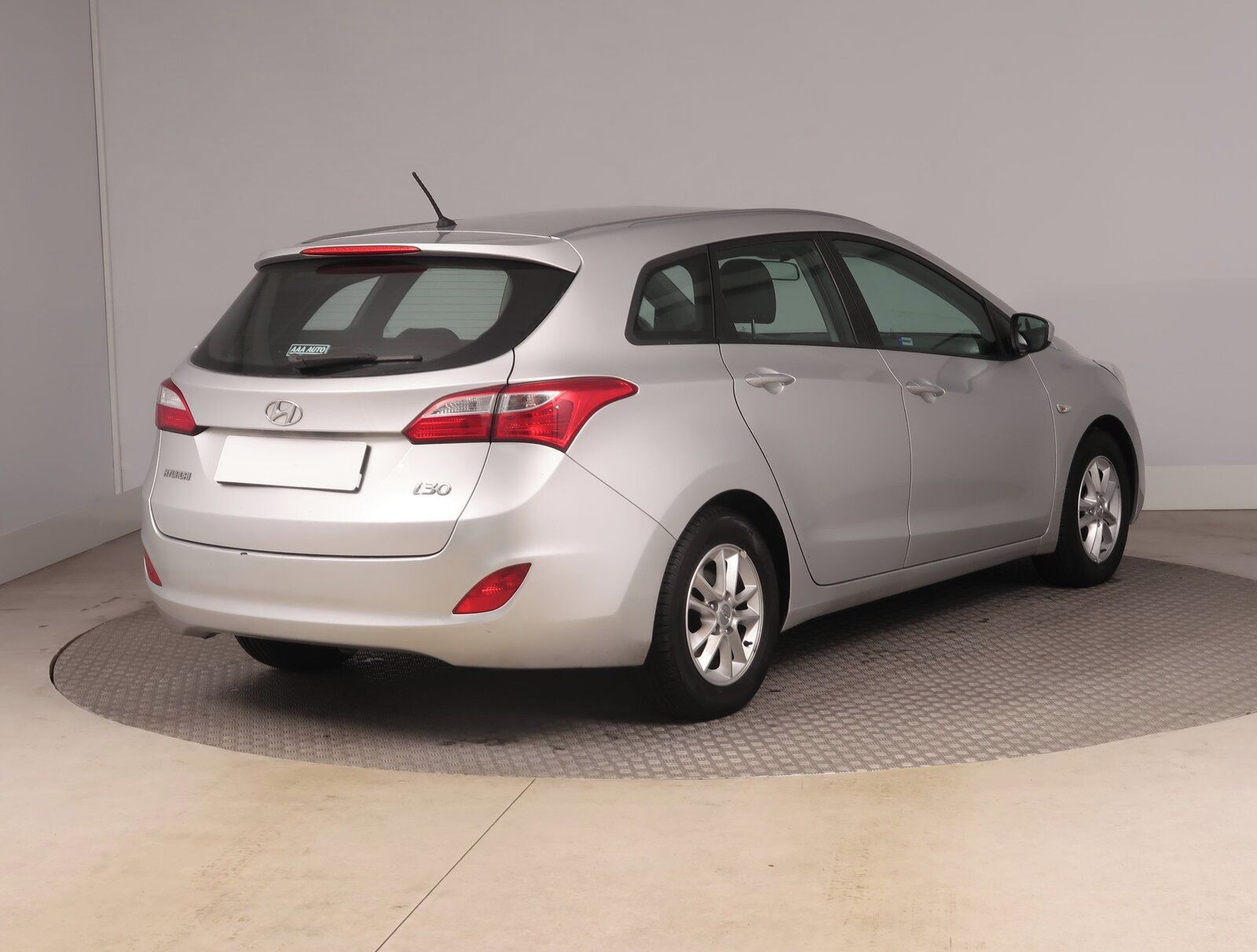 Hyundai i30, 1.6 MPI, Klima, Tempomat - fotka 5