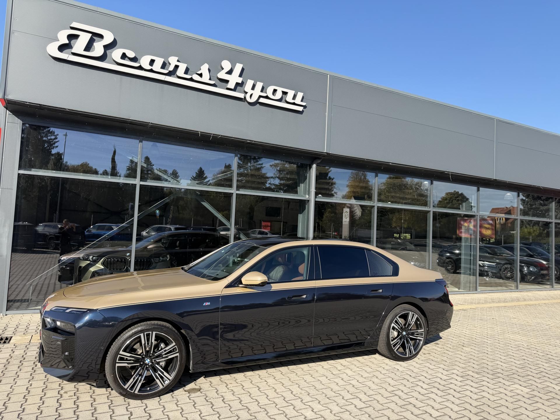 BMW Řada 7, 40XD 220kW M-PAKET INDIVIDUAL! - fotka 3
