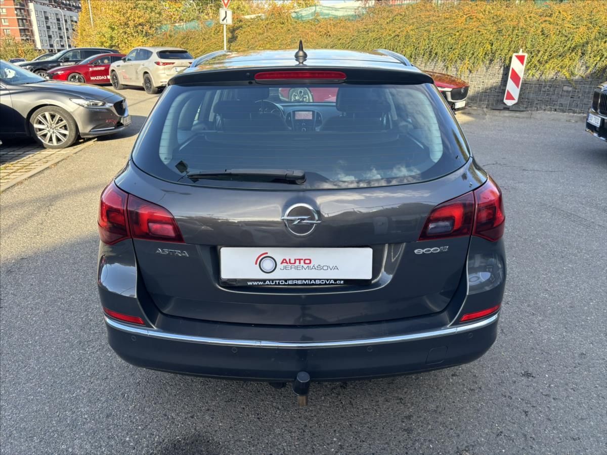 Opel Astra, 1,7 CDTi 81kW Cosmo NAVI TAŽNÉ - fotka 4