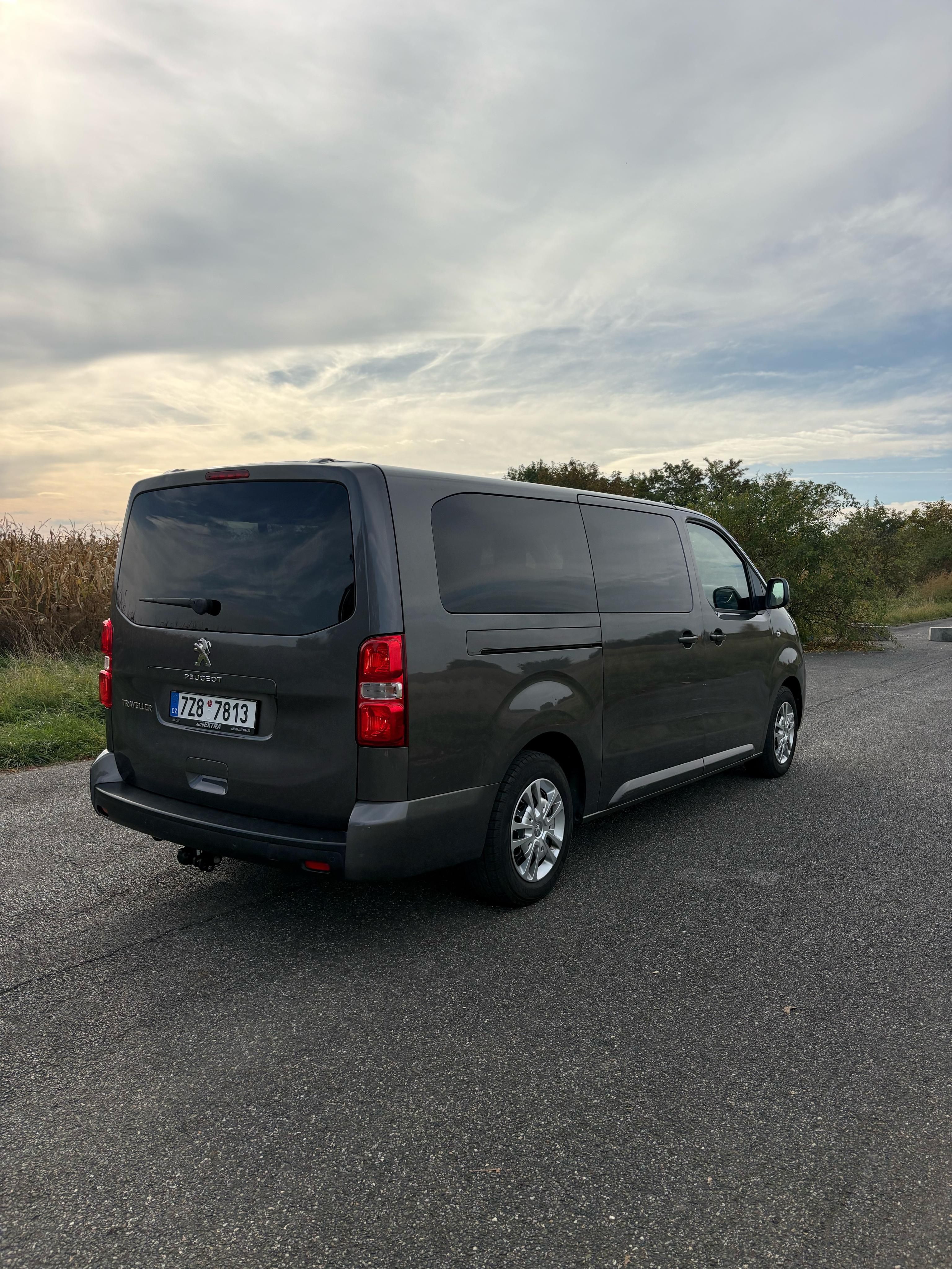 Peugeot Traveller, 8 míst/navigace/carplay/tažné - fotka 5
