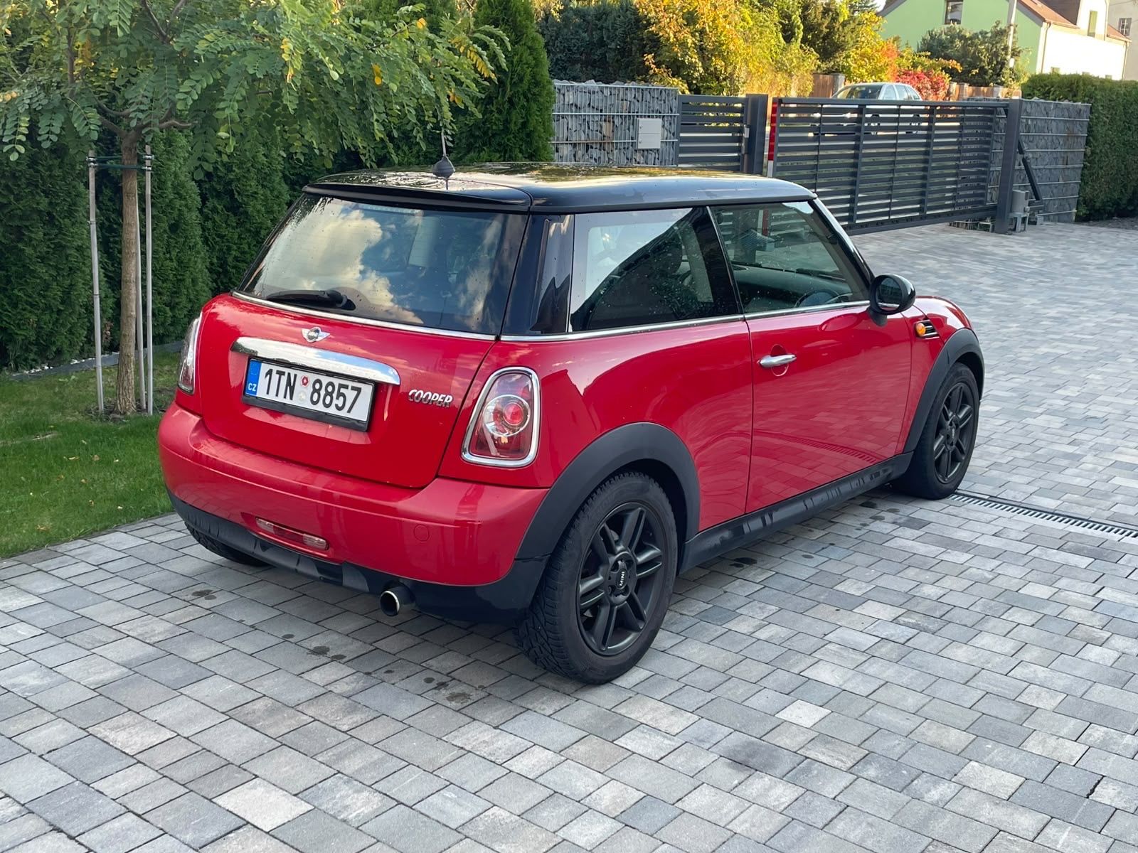 Mini Cooper, Pečlivě udržovaný Mini Cooper - fotka 2
