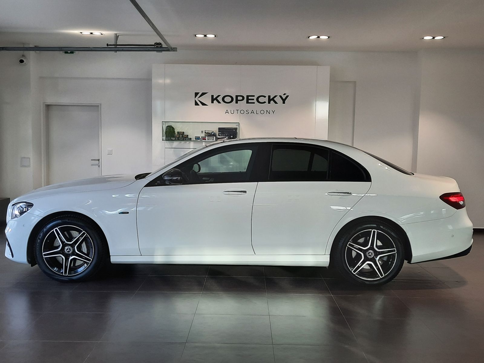 Mercedes-Benz, 300DE 4MATIC - fotka 4