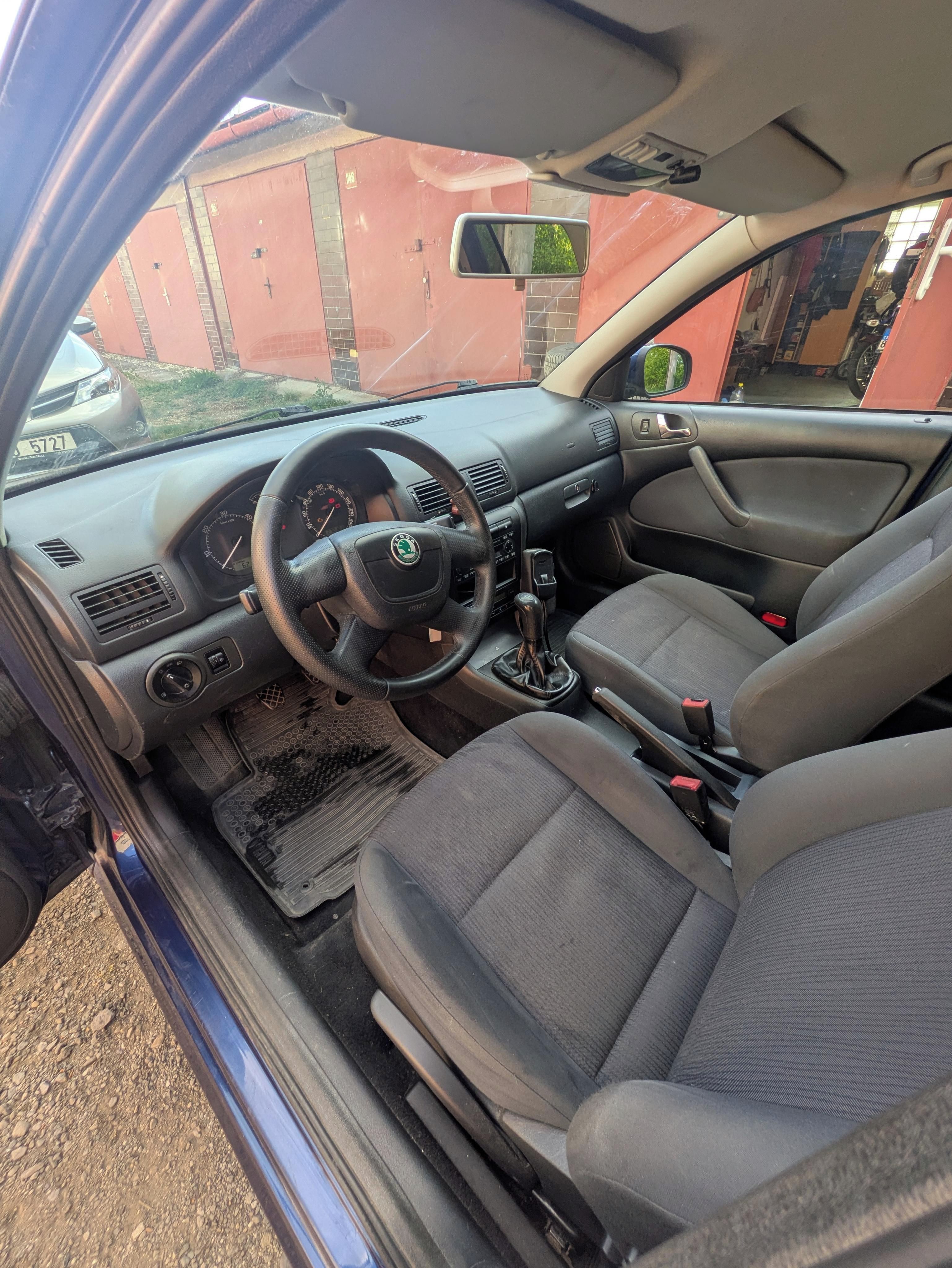 Škoda Octavia, Tour 1.9TDI 74Kw 2009 - fotka 4