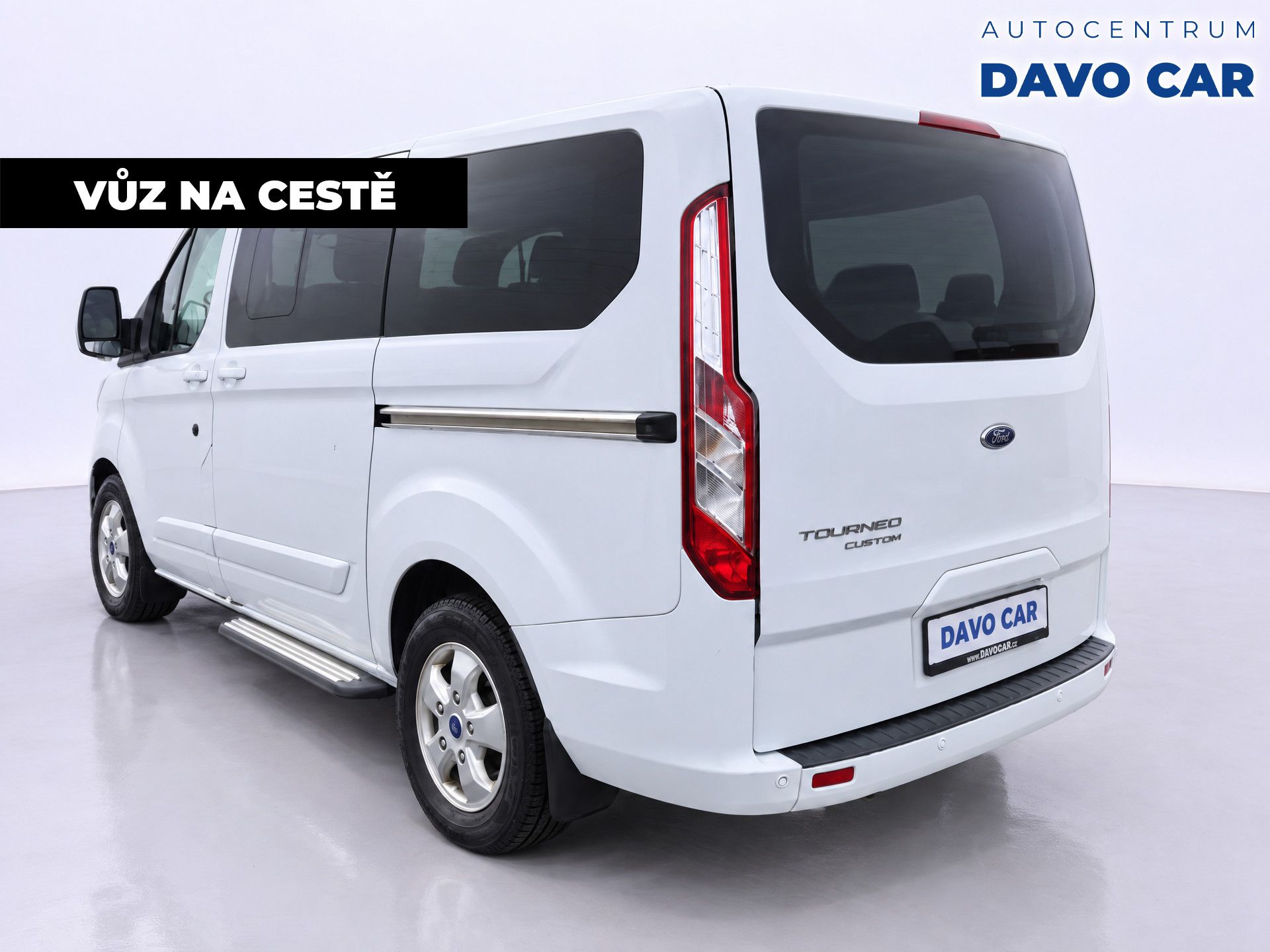 Ford Tourneo Custom, 2,0 TDCi 96 kW TITANIUM 9 Míst - fotka 2