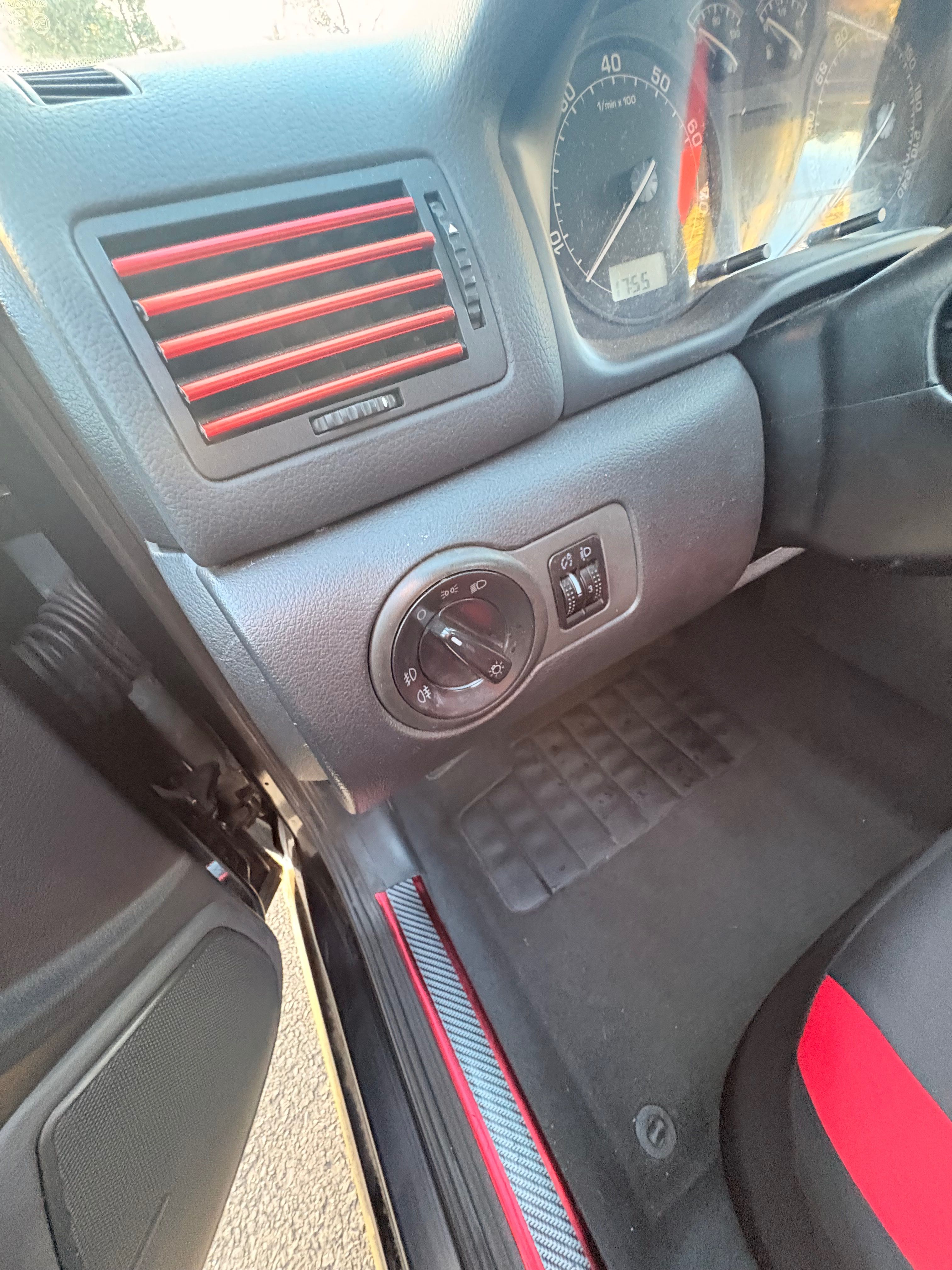 Škoda Octavia, 1.6 MPI - fotka 4