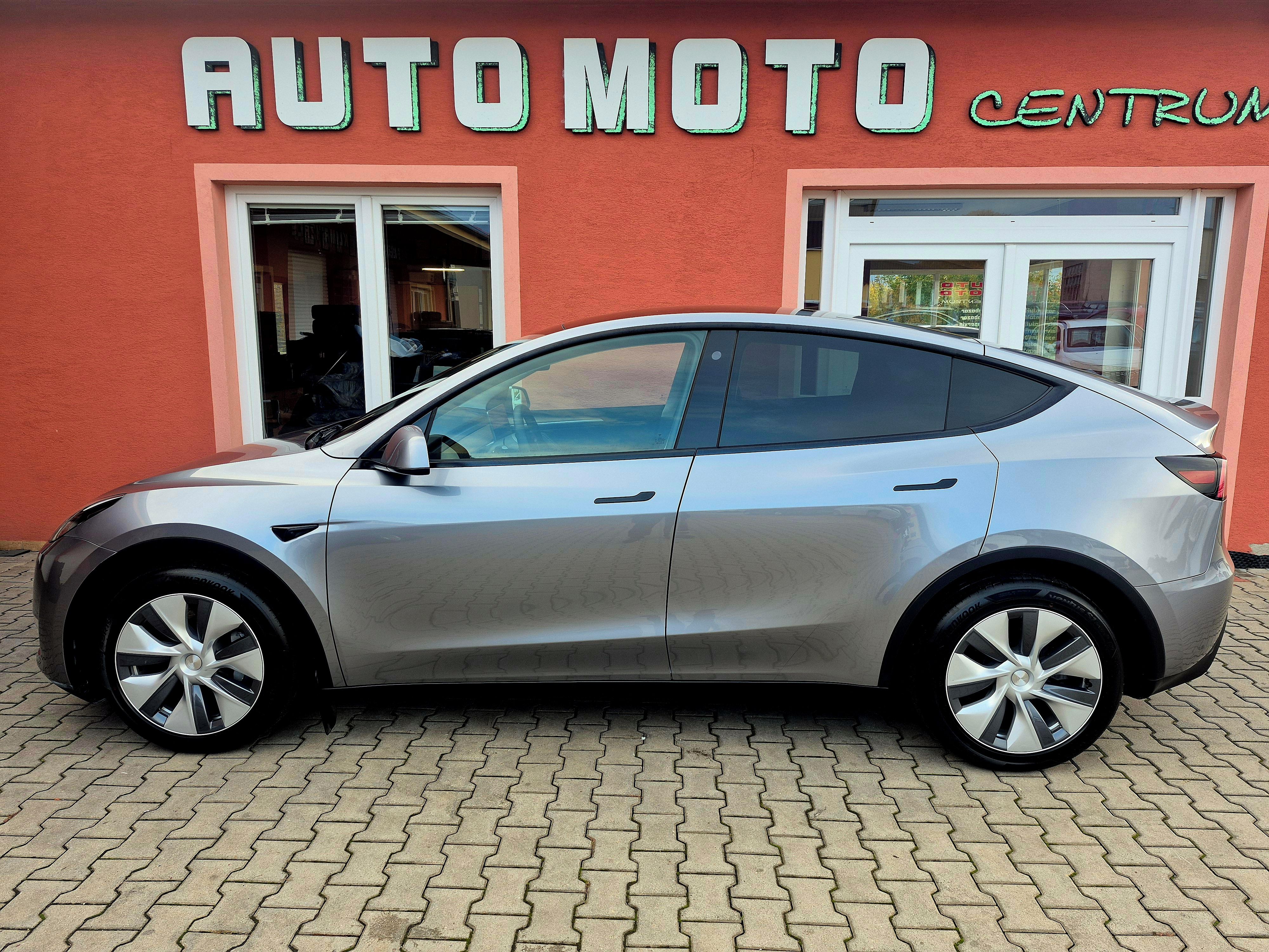 Tesla Model Y, L.R Dual M. DPH TAŽNÉ - fotka 2
