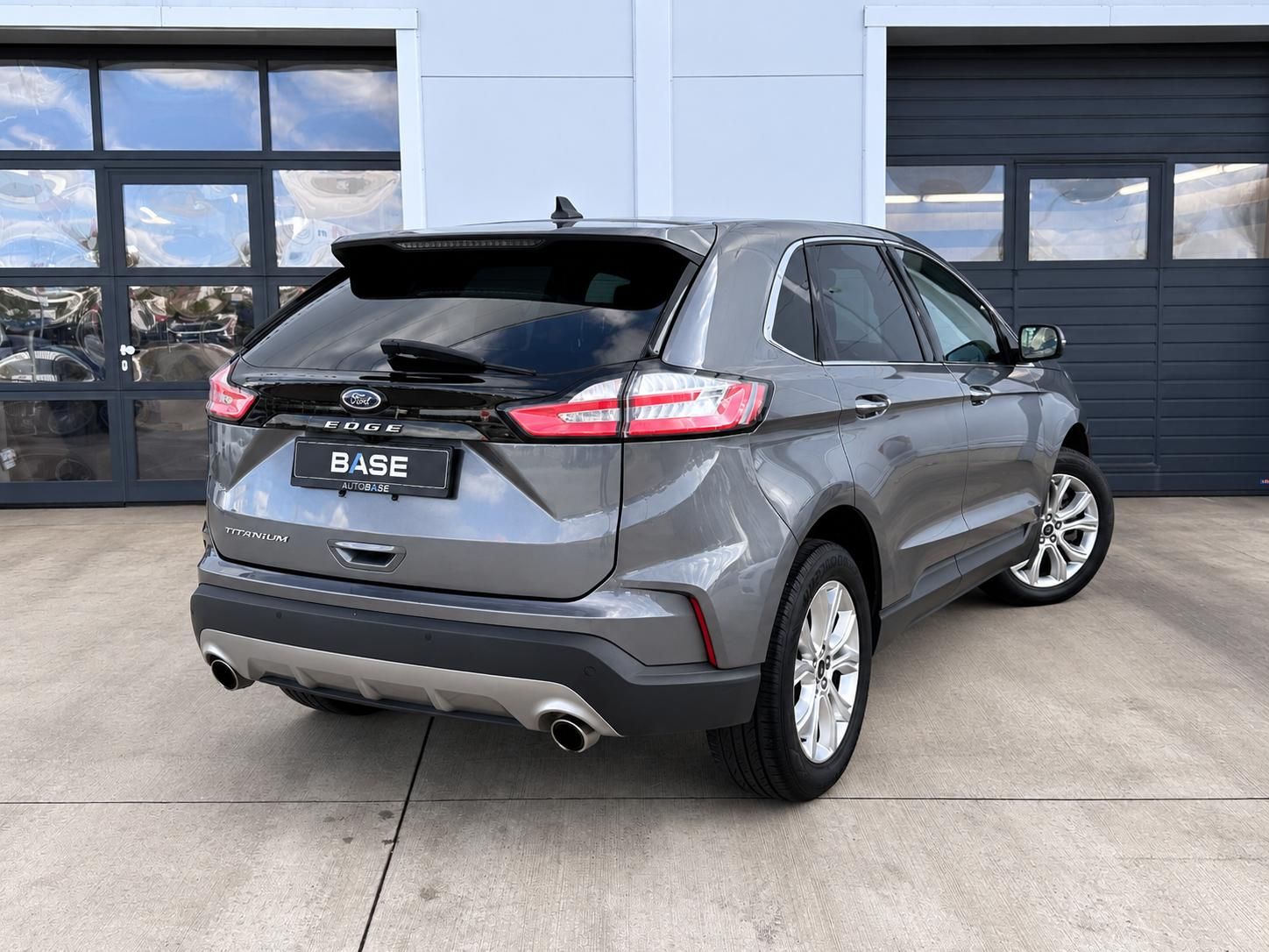 Ford Edge, 2.0L EcoBoost 4x4 Titanium - fotka 4