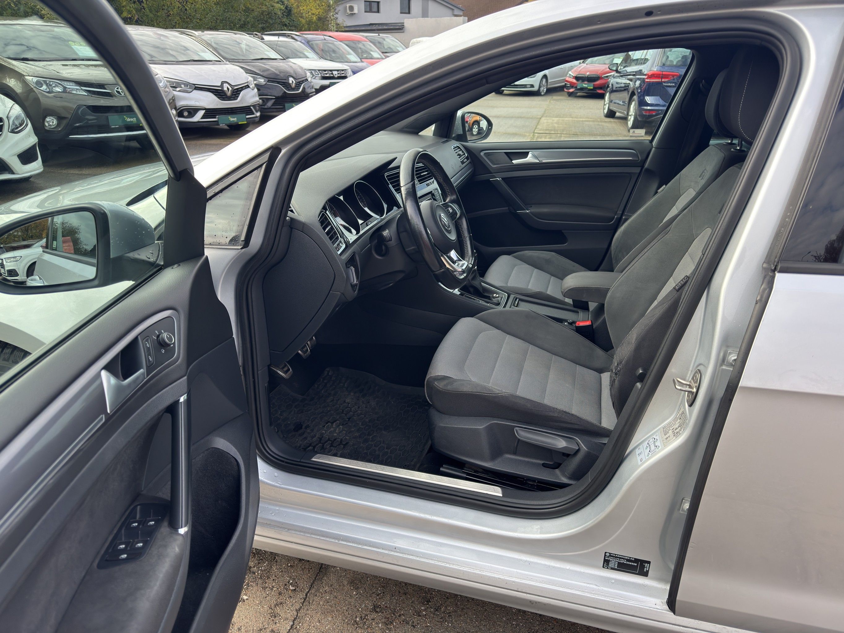 Volkswagen Golf, 1.4 TSI 103 kW R-Line - fotka 4