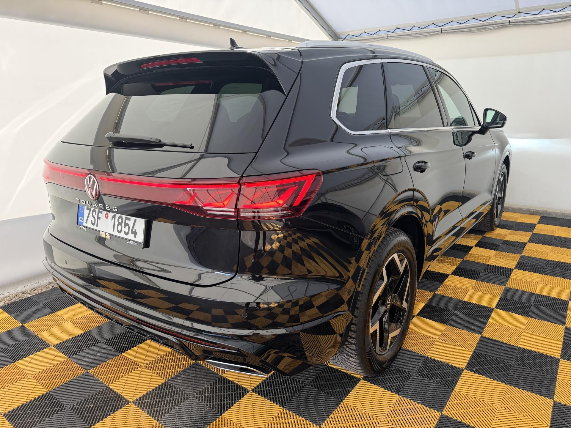Volkswagen Touareg, 3.0d*DPH*R-LINE*Final Edition* - fotka 5