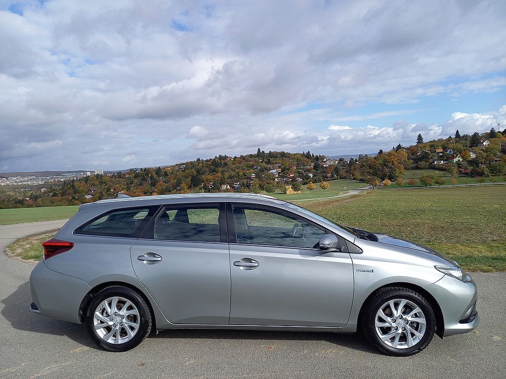 Toyota Auris, 1.8i Hybrid Navi alu klima - fotka 3