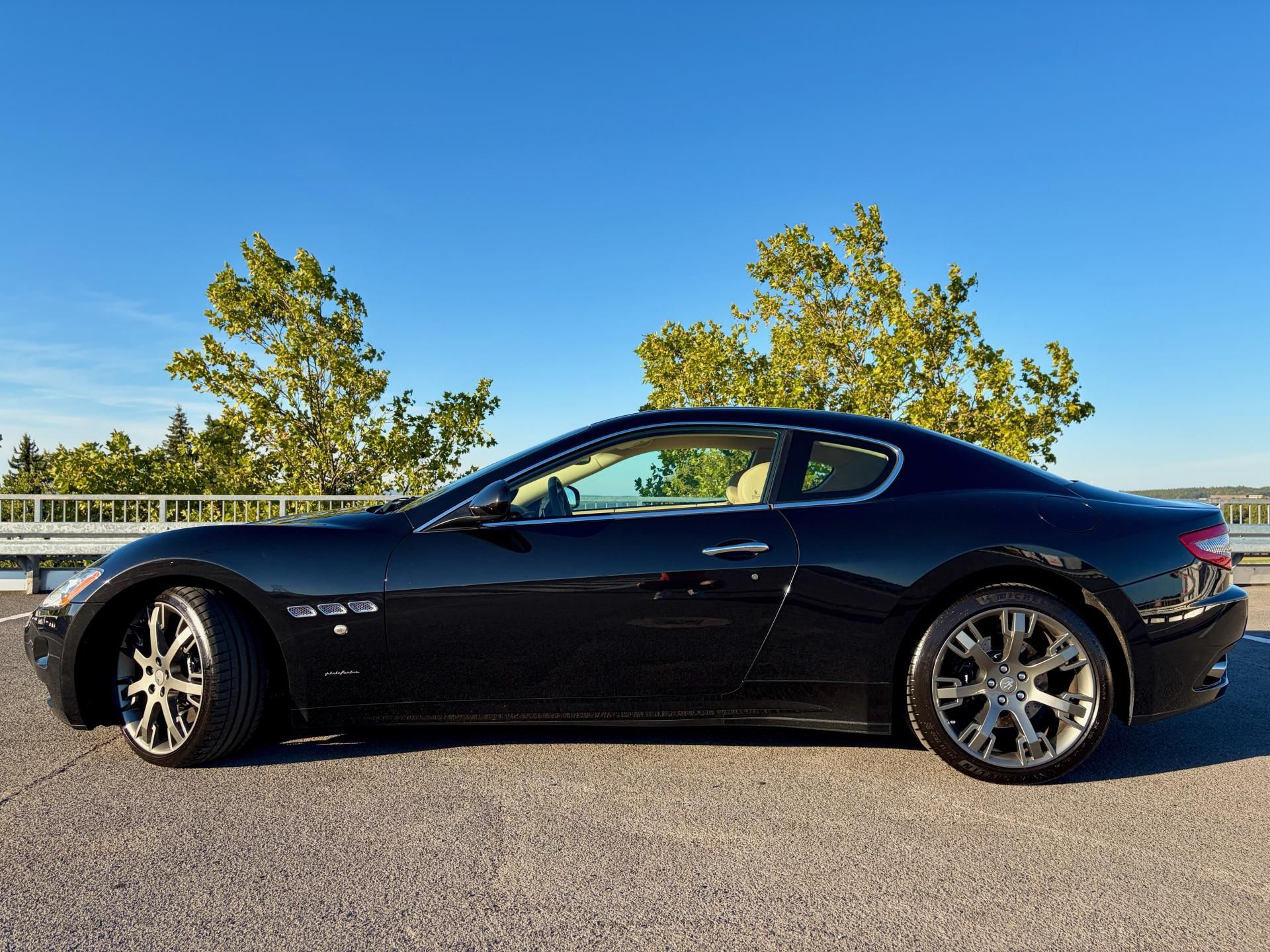 Maserati GranTurismo, S 4.7 V8 1. MAJITEL 33.222 km! - fotka 5