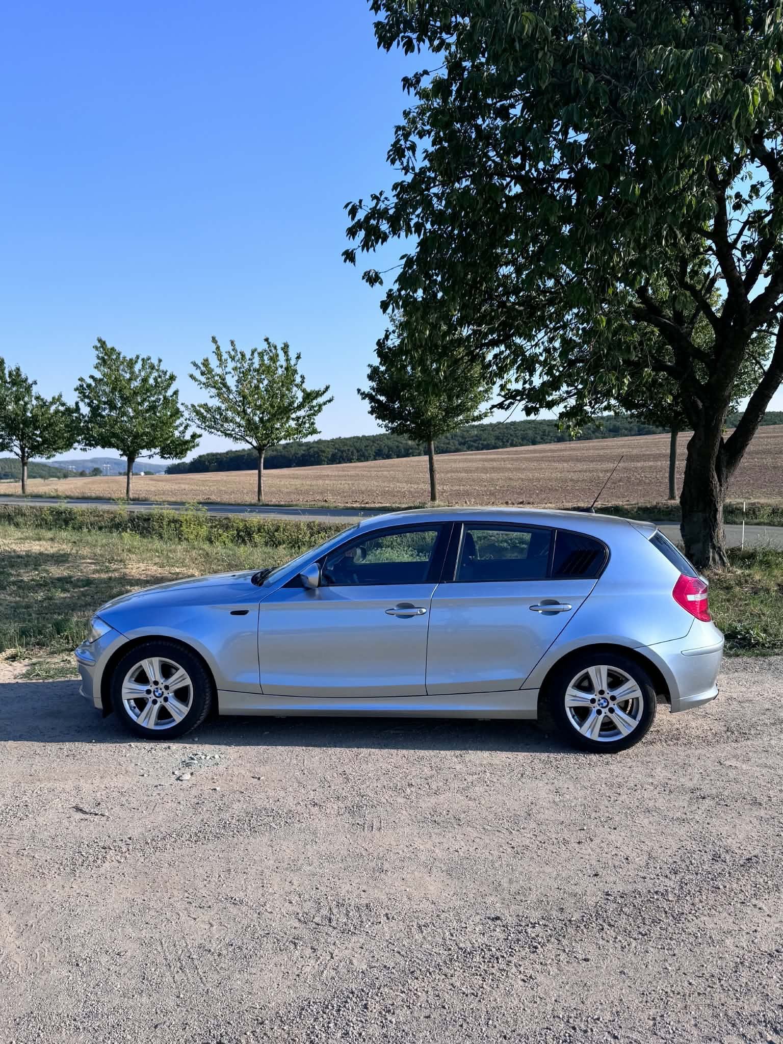 BMW Řada 1, 2.0 benzin - fotka 2