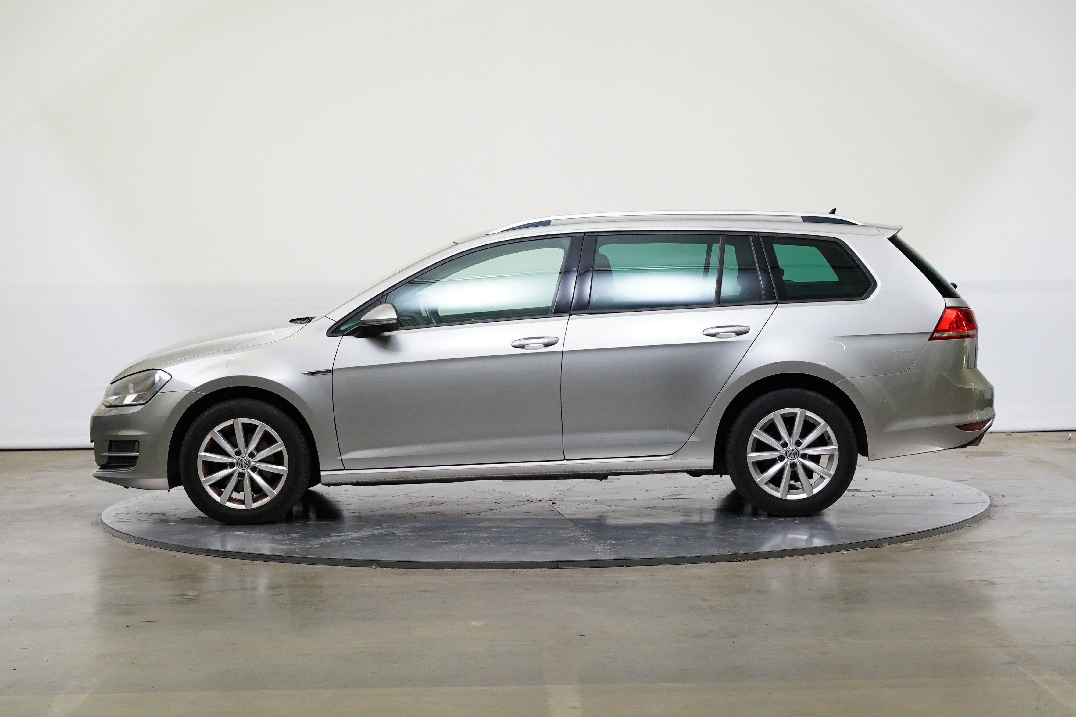 Volkswagen Golf, 1.6 TDI 81 kW Lounge - fotka 3