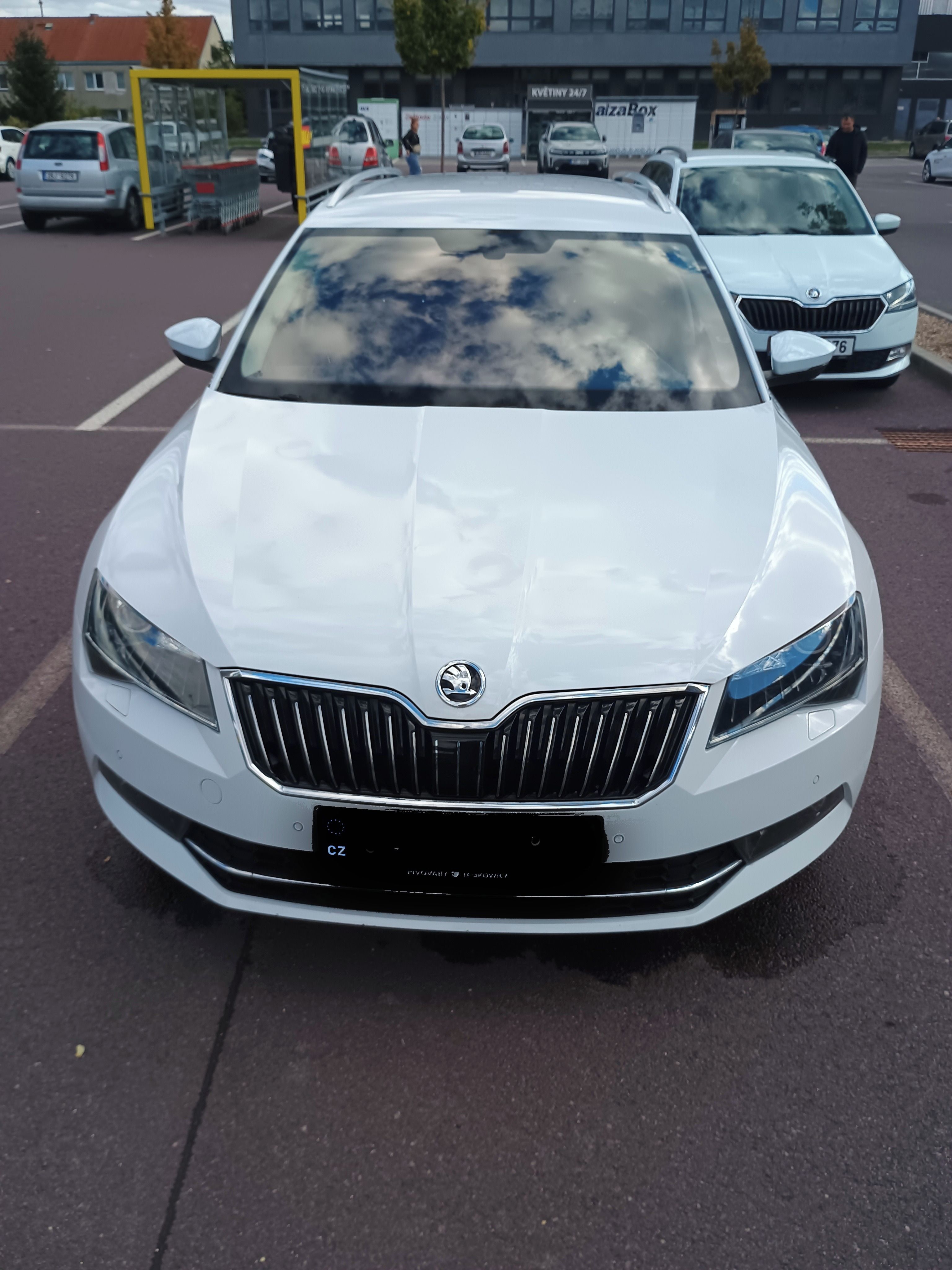 Škoda Superb, 3 2.0TDI Style+ tažné ČR - fotka 4