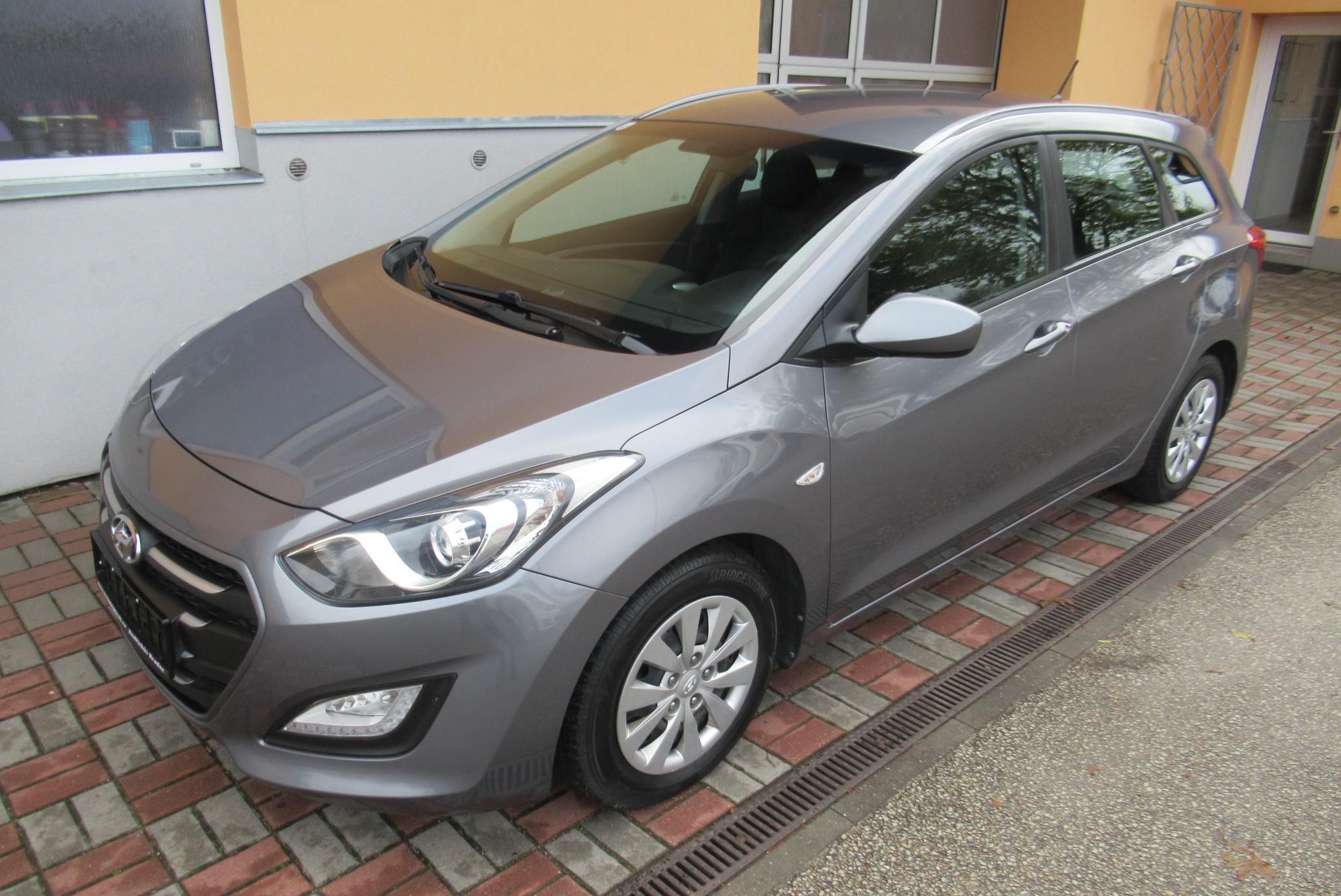 Hyundai i30, 1.6 CRDi 16V  KLIMA   AUTOMAT - fotka 5