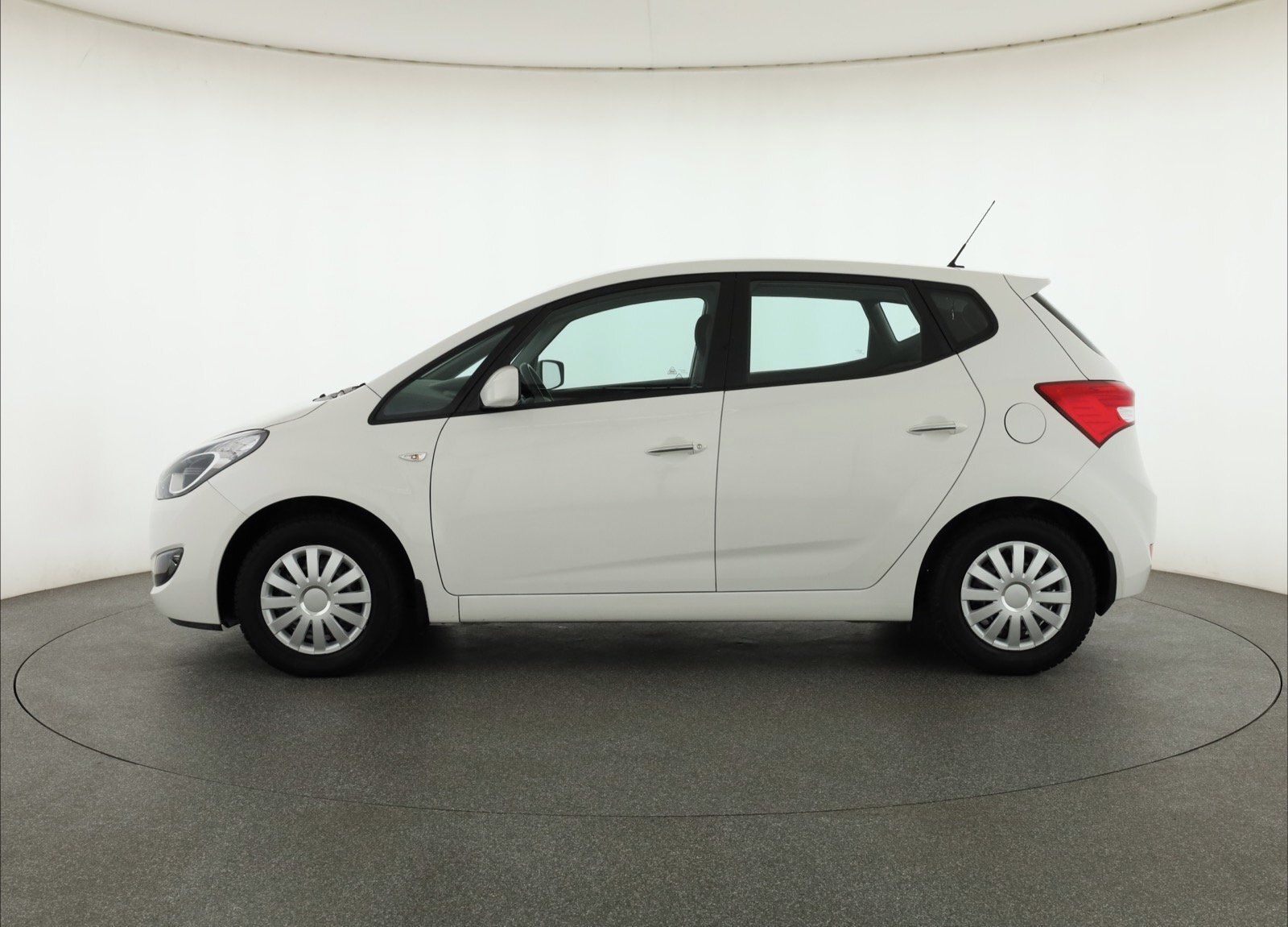 Hyundai ix20, 1.4 CVVT, ČR,1.maj, Serv.kniha - fotka 3