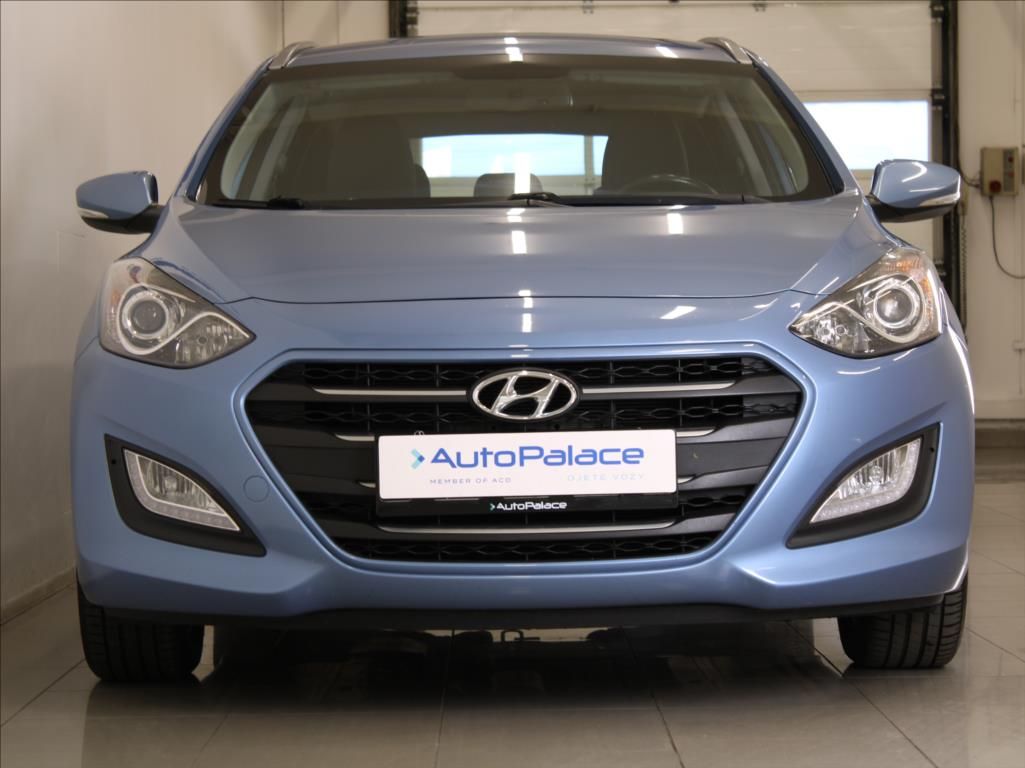 Hyundai i30, 1,6 i 88kW MT 139tkm. 1.maj.ČR - fotka 2