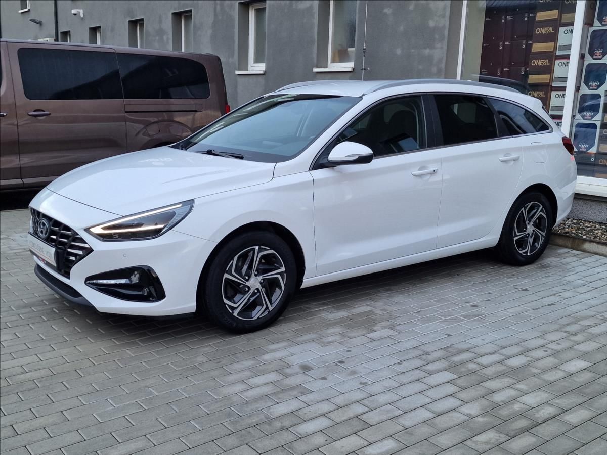 Hyundai i30, 1.0 T-Gdi Family Smart Kombi - fotka 6