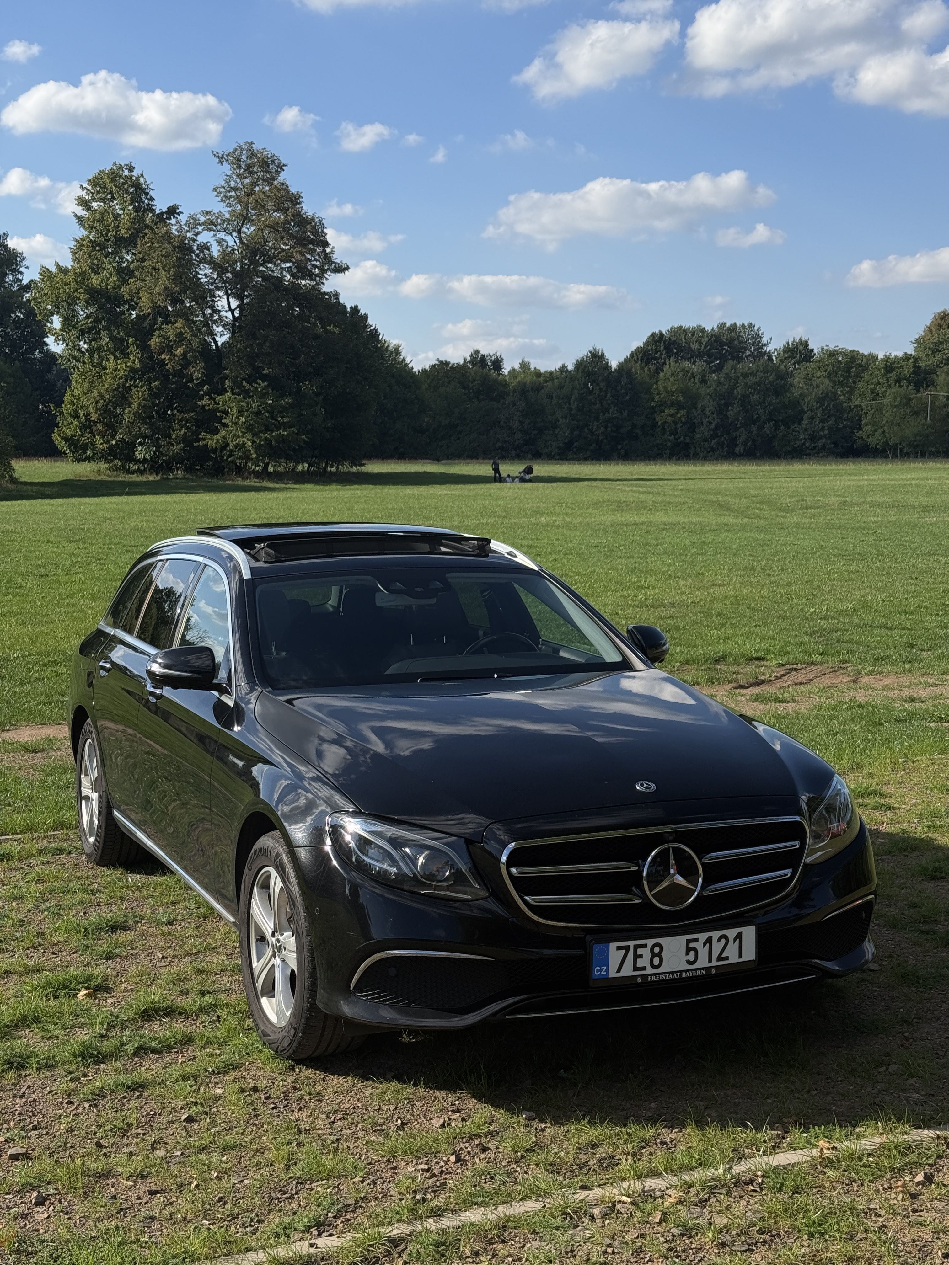Mercedes-Benz Třídy E, 220d, AIRMATIC, 360, DISTRONIC - fotka 3