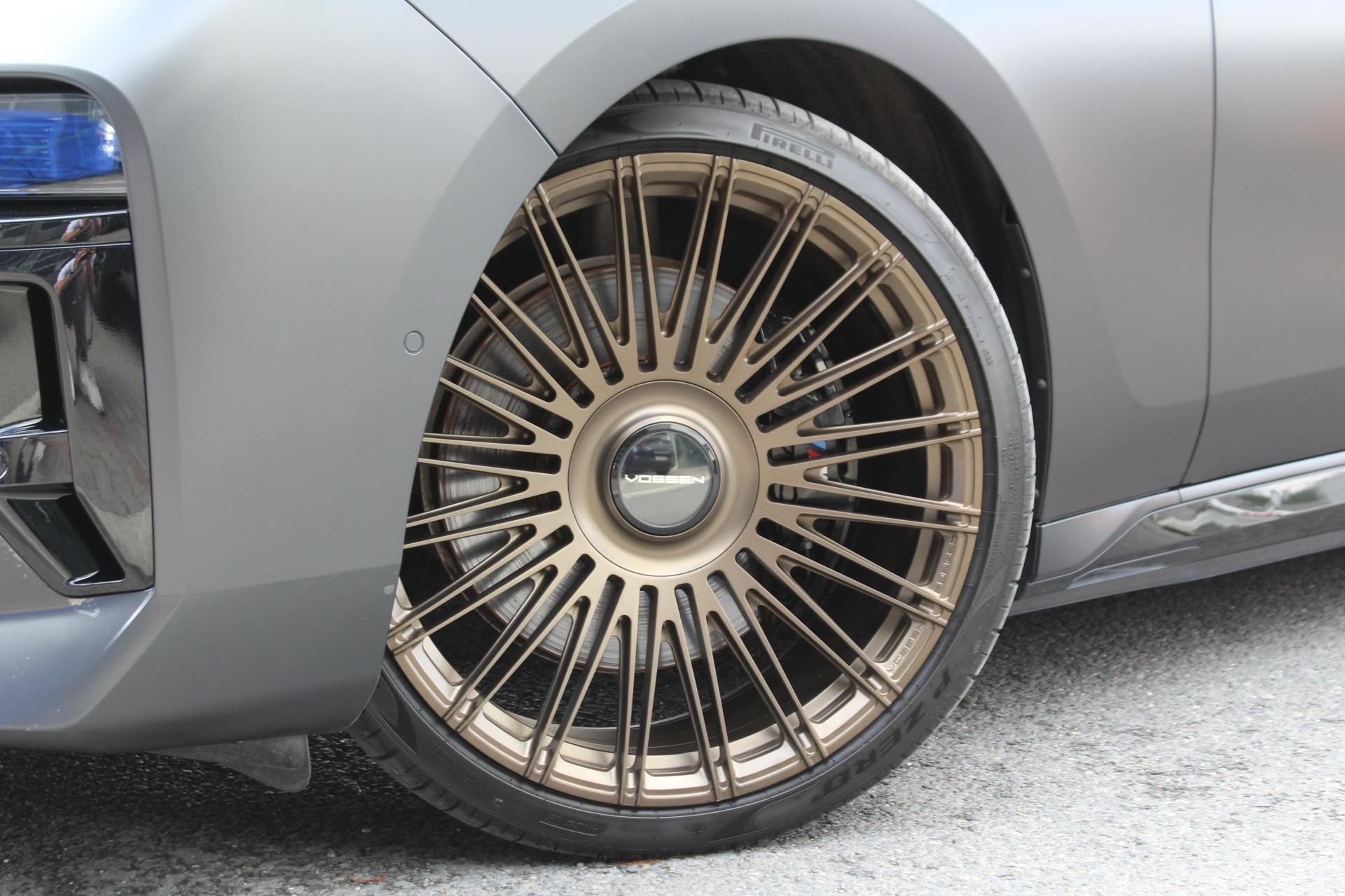 BMW i7, M70 xDrive | ČR | Vossen kola - fotka 6
