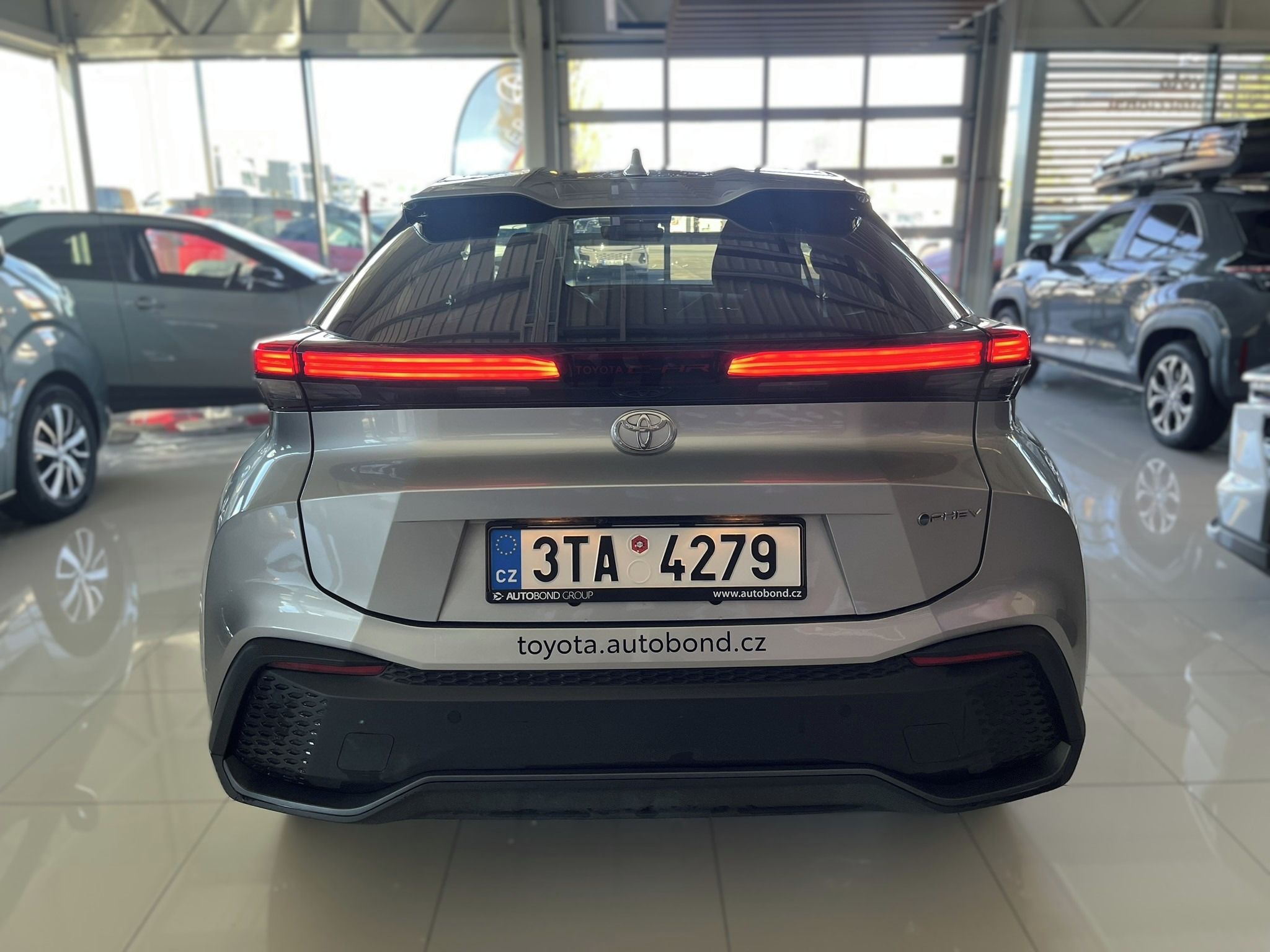 Toyota C-HR, 2.0 PHEV Style | ZIMNÍ PNEU - fotka 5