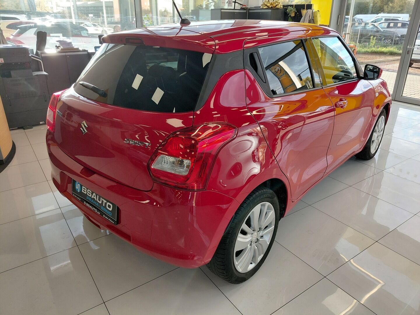 Suzuki Swift, 1.2i 66KW 2018 - fotka 3