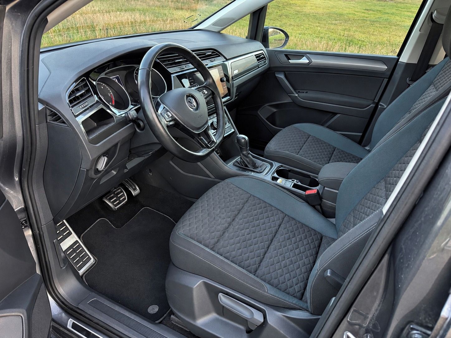Volkswagen Touran, 1.6 TDI DSG | 7 MÍST | Tažné - fotka 5