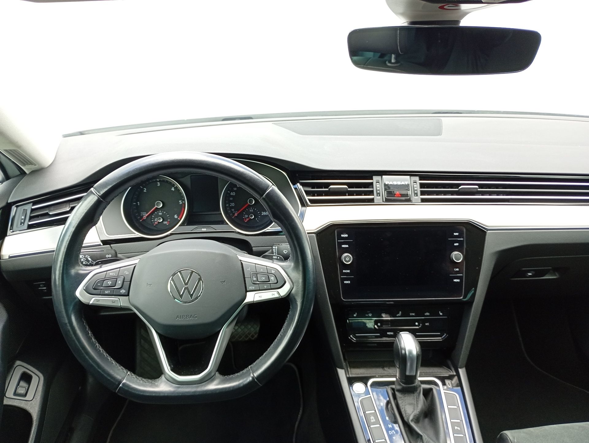Volkswagen Passat, 2.0 TDI DSG Elegance tažné MAT - fotka 5