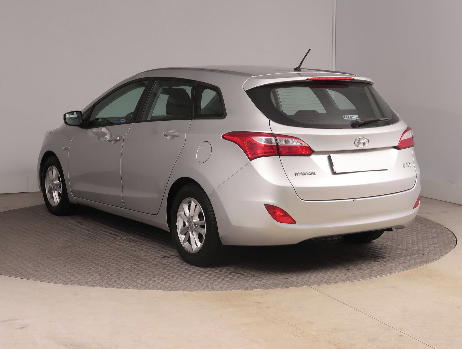 Hyundai i30, 1.6 MPI, Klima, Tempomat - fotka 4