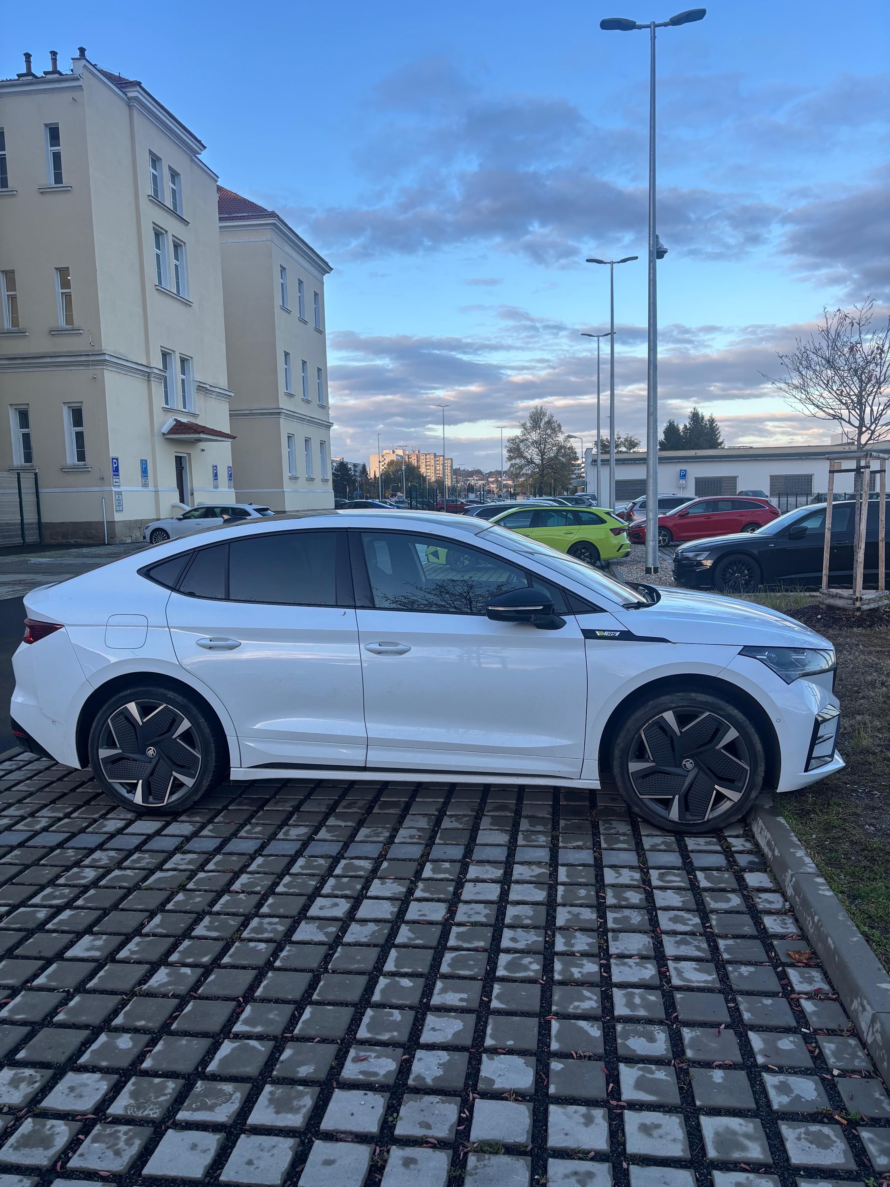 Škoda Enyaq, RS 250 kW 4x4, Maxx paket - fotka 2