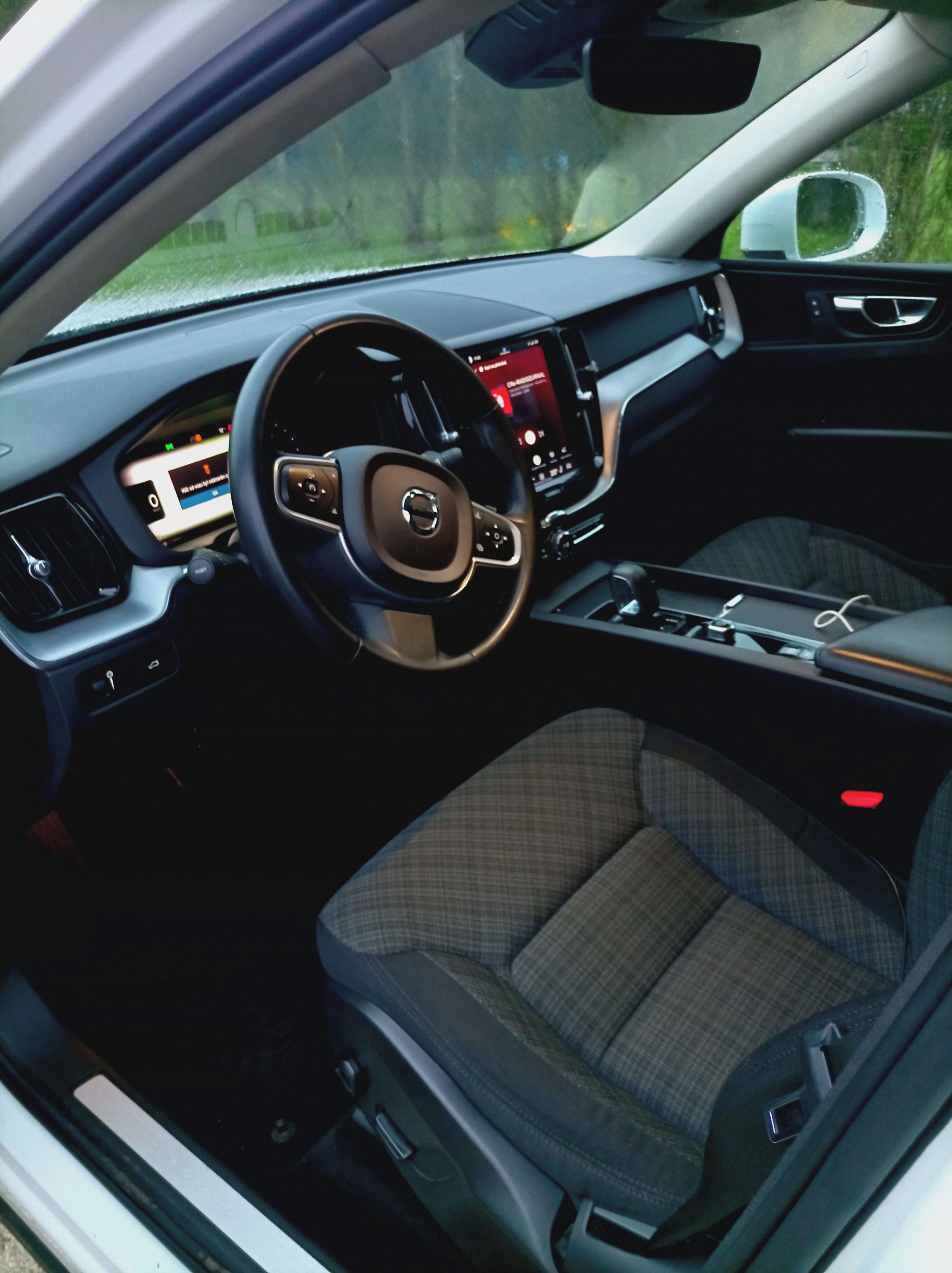 Volvo XC60, 2.0 B4 mild hybridní - fotka 2