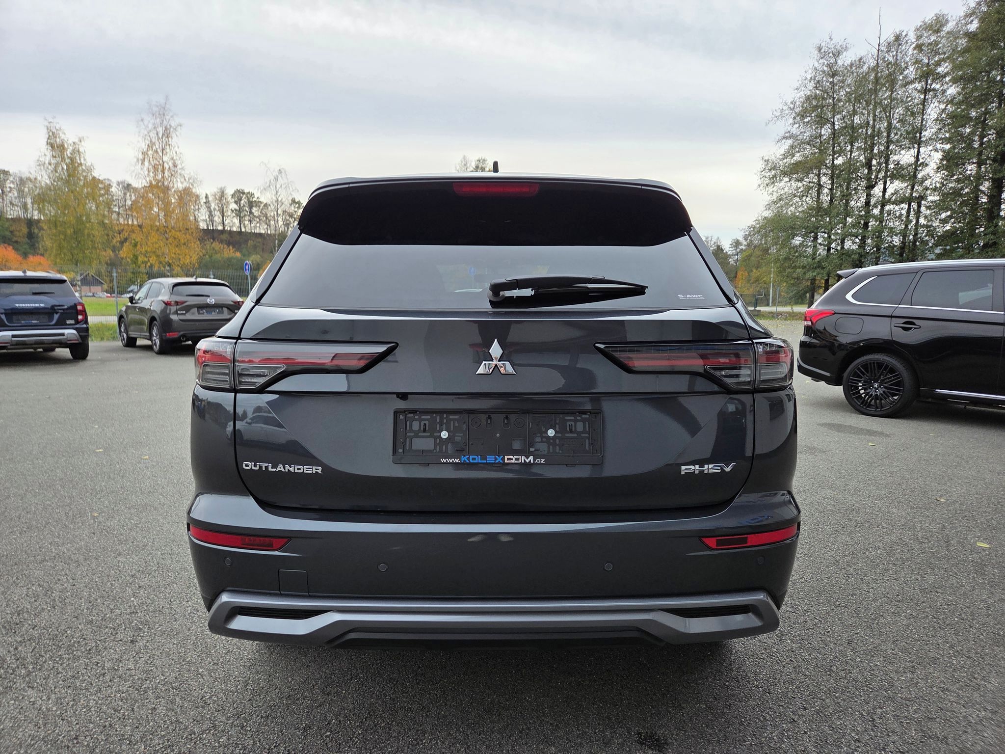 Mitsubishi Outlander, 2.4 PHEV 4x4, INTENSE, model - fotka 4