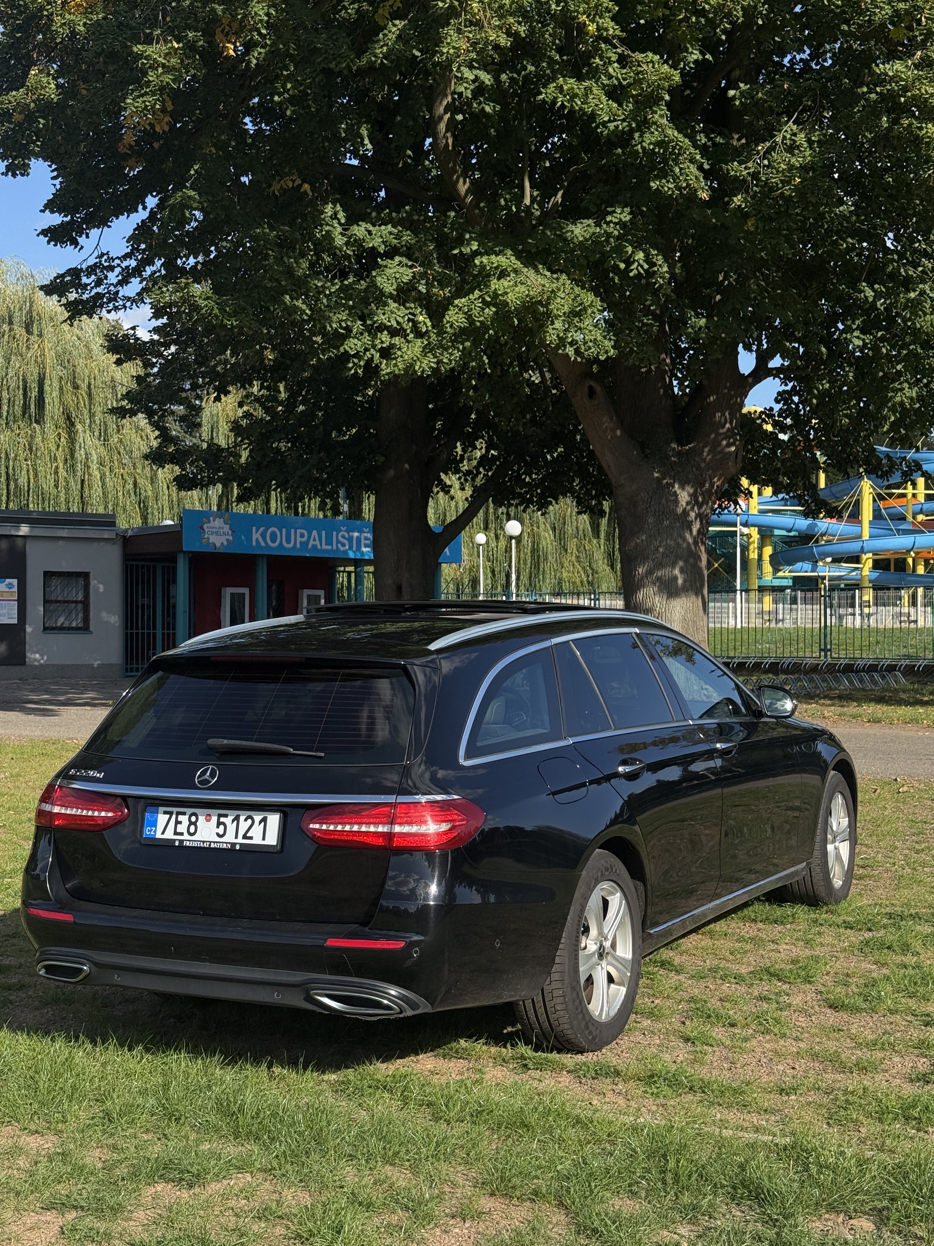 Mercedes-Benz Třídy E, 220d, AIRMATIC, 360, DISTRONIC - fotka 4