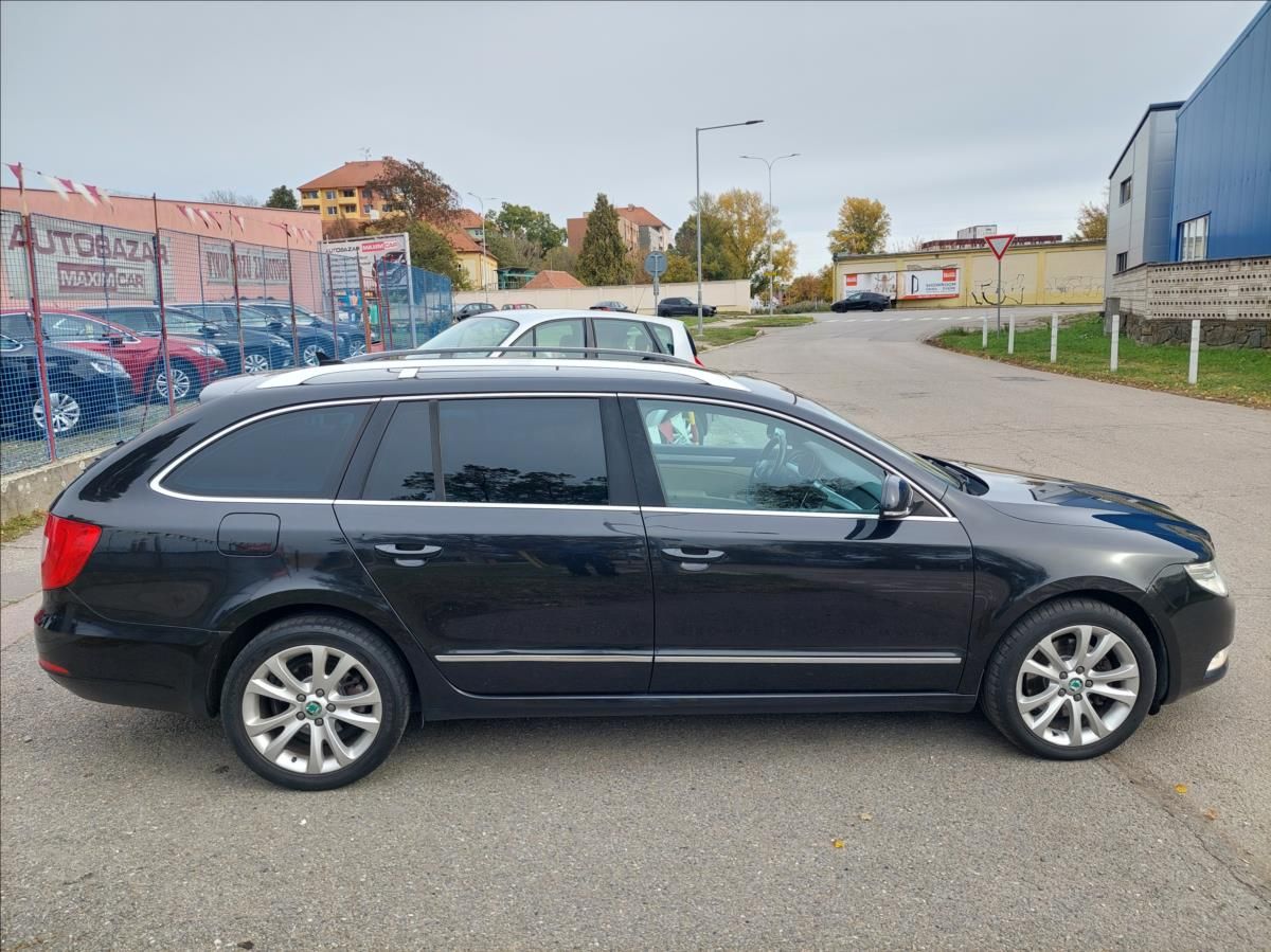 Škoda Superb, 2,0 TDI DSG Servisovaný - fotka 4
