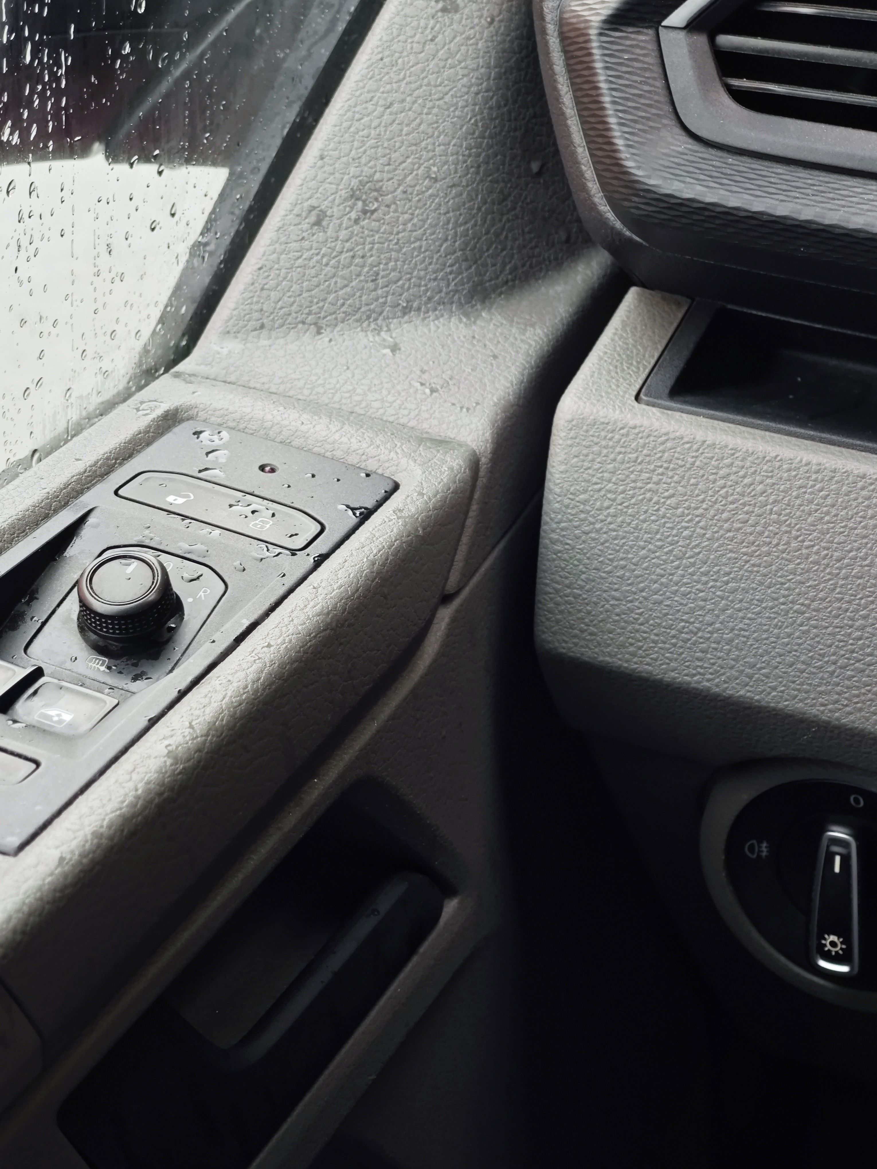 Volkswagen Transporter, 2,0 TDI servisováno - fotka 4